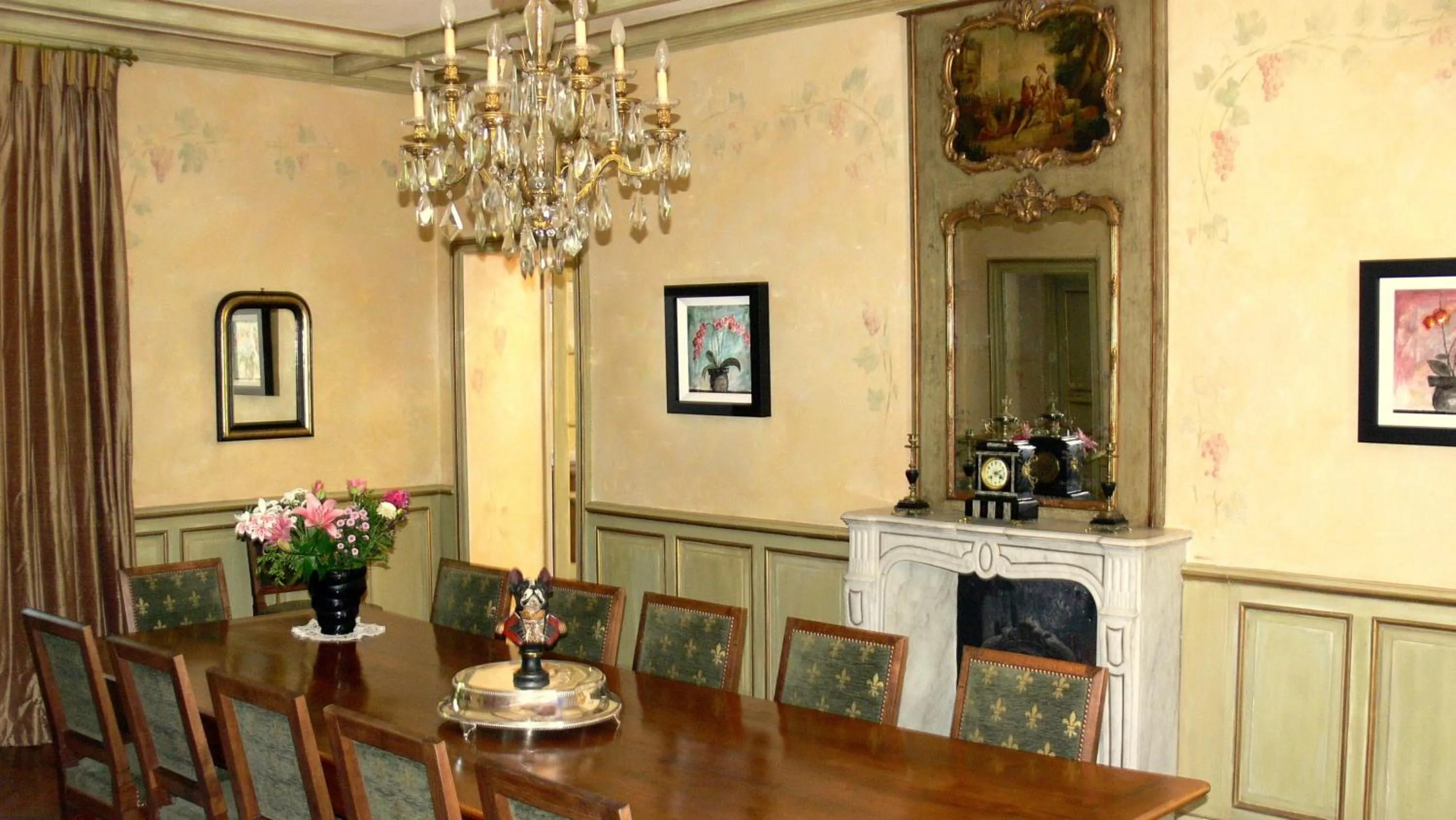 Restaurant/places to eat in Domaine de La Brugere