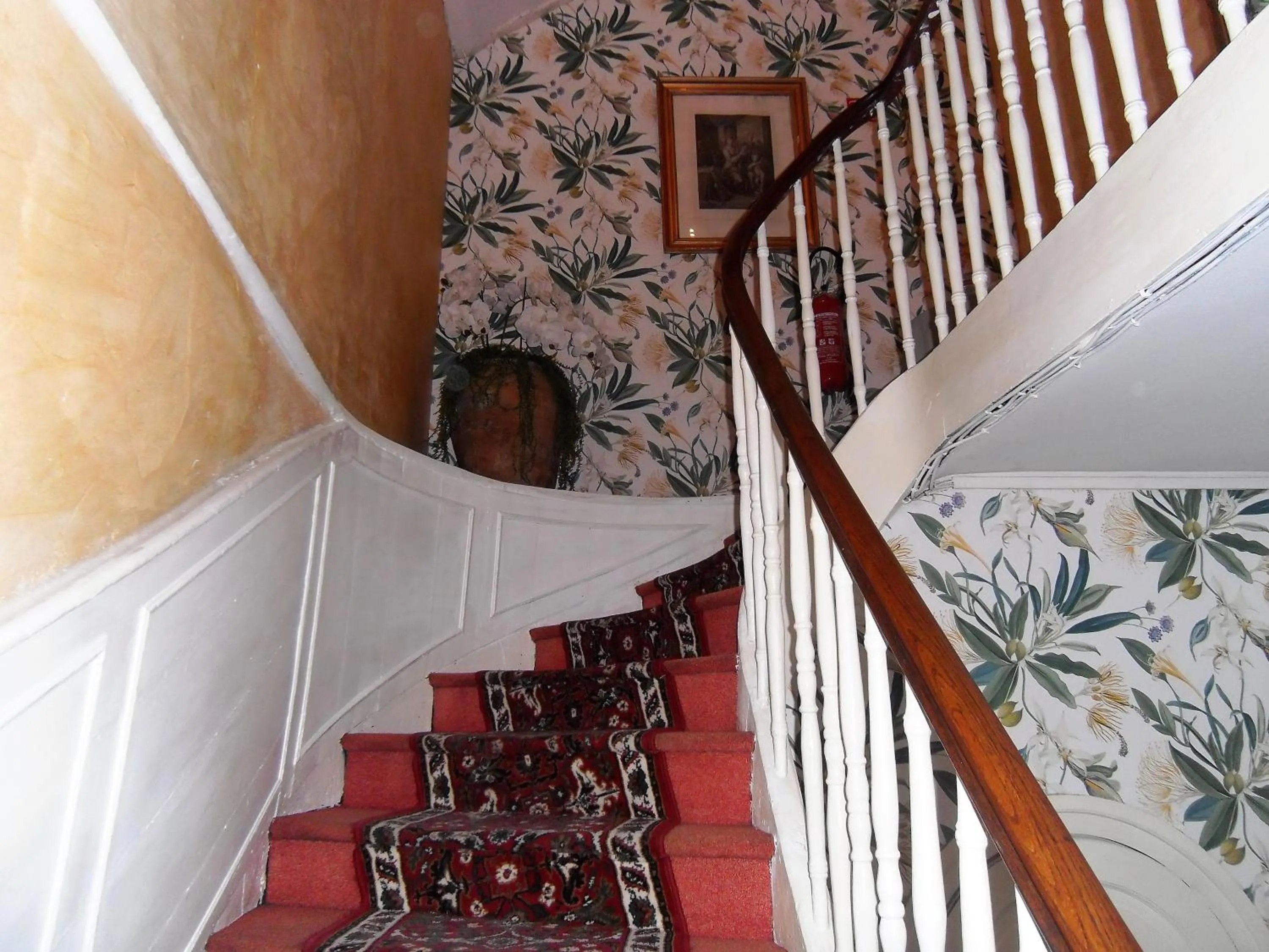 Facade/entrance in Hôtel des Arceaux