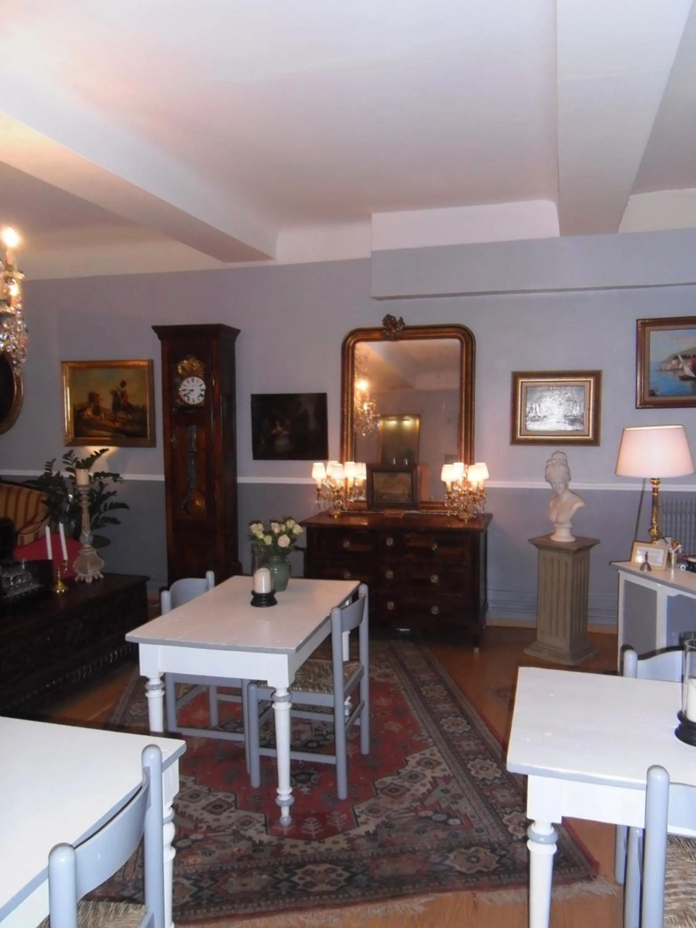 Lobby or reception in Hôtel des Arceaux