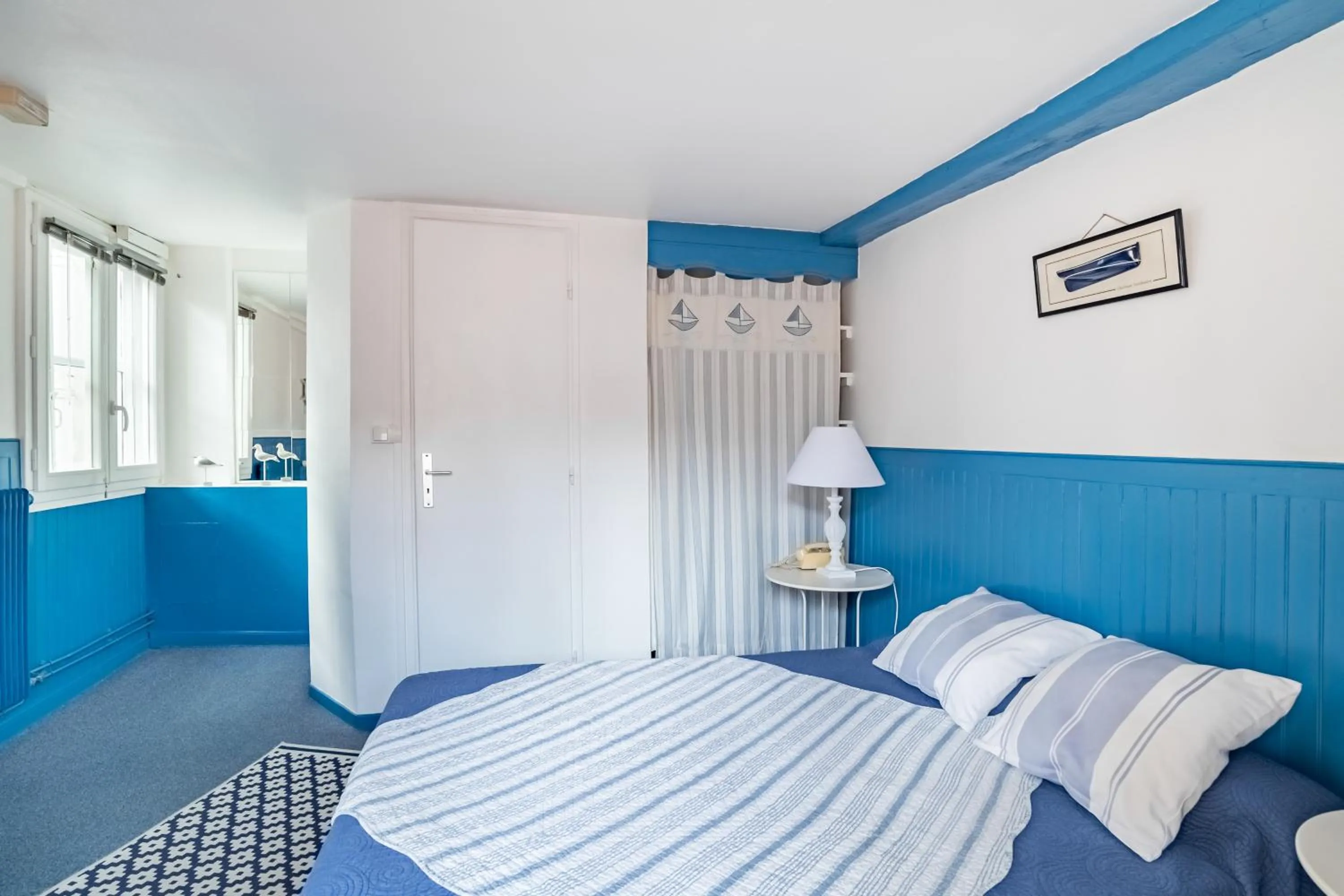 Bed in Hôtel des Arceaux