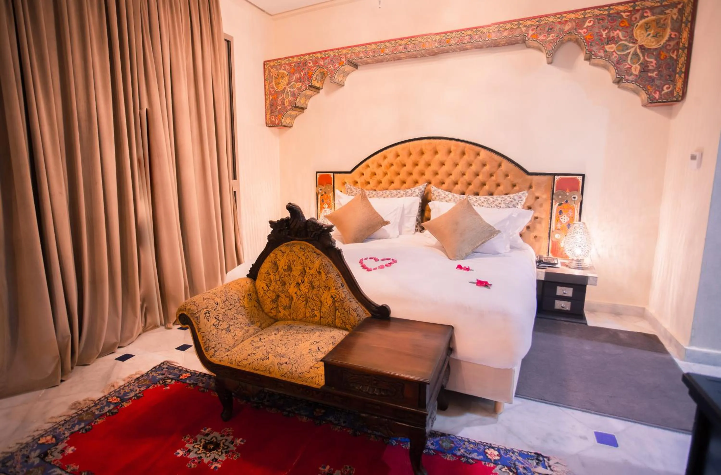 Photo of the whole room, Bed in Palais Dar Si Aissa ALL-SUITES