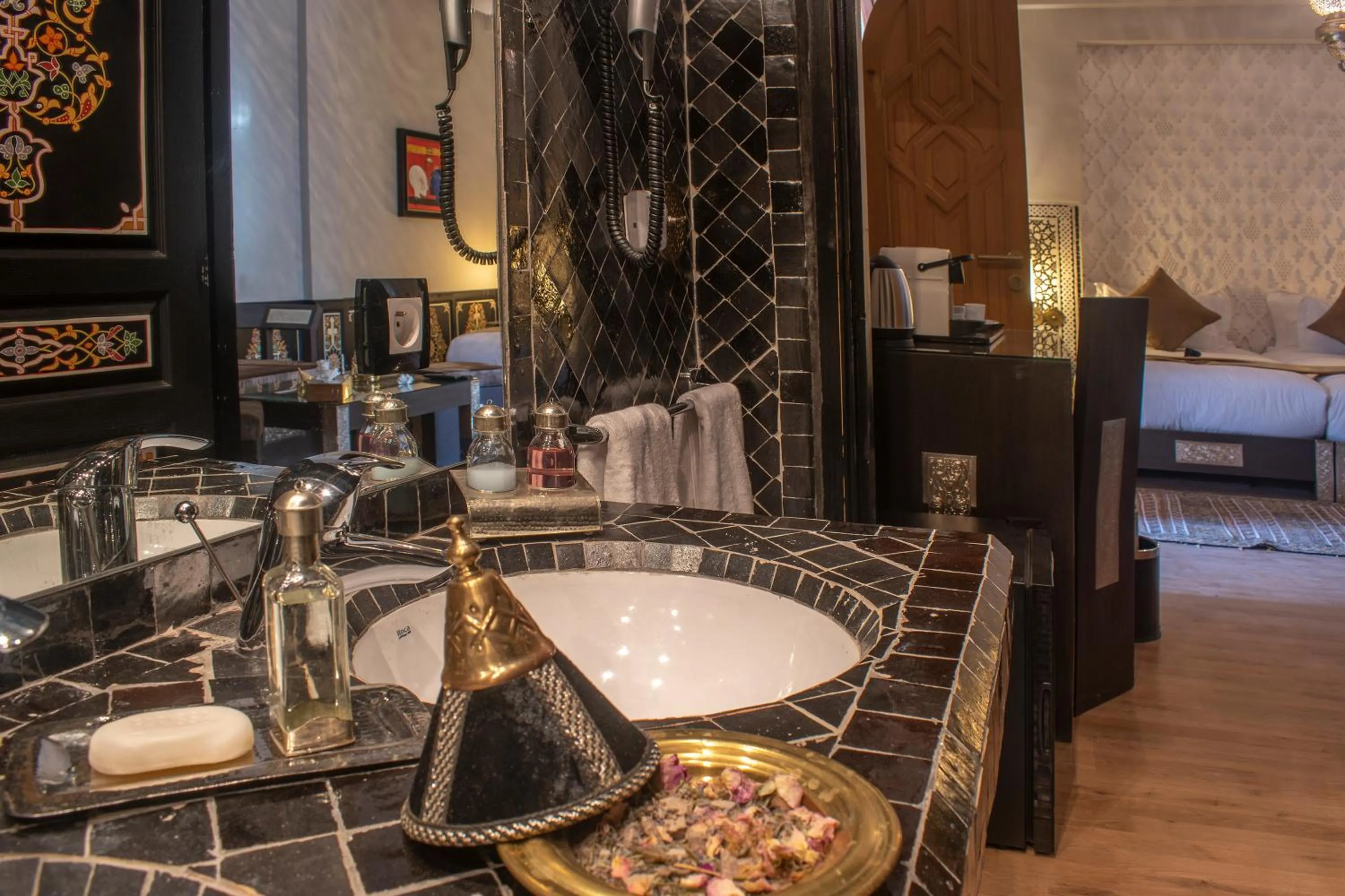 Bedroom, Bed in Palais Dar Si Aissa ALL-SUITES