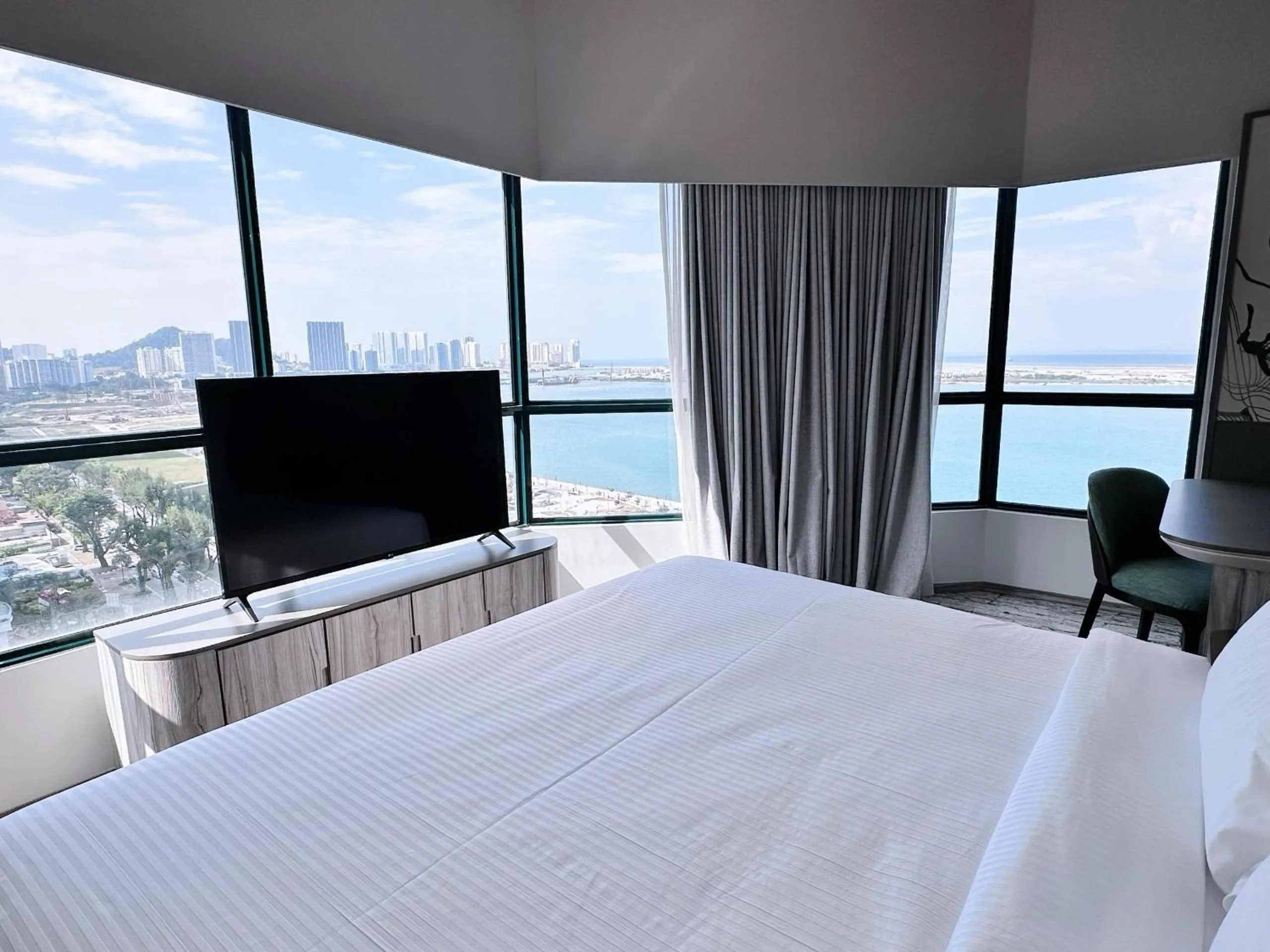 Sea view, Bed in Ascott Gurney Penang