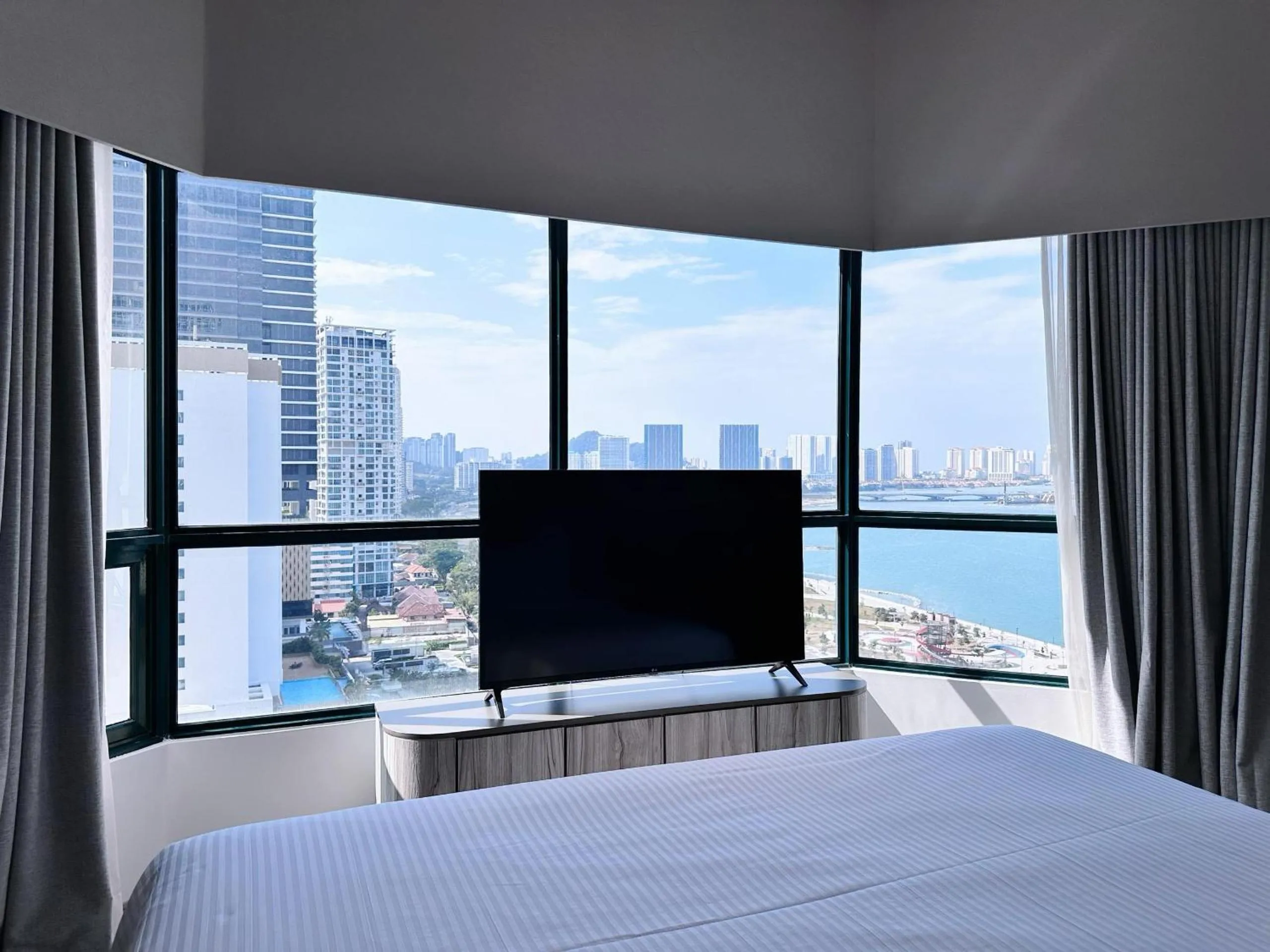 Sea view, Bed in Ascott Gurney Penang
