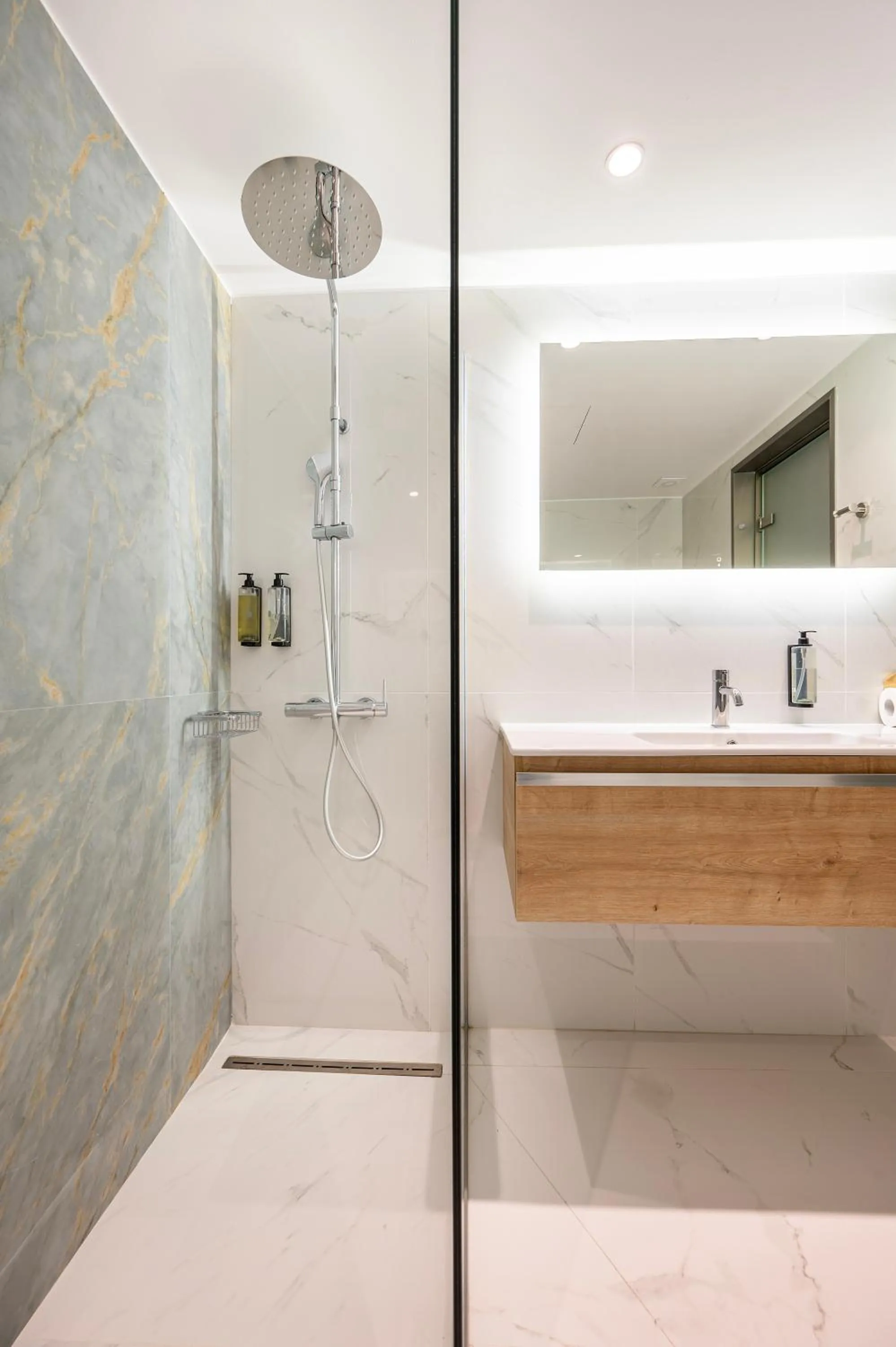 Shower in Athina Palace Resort & Spa