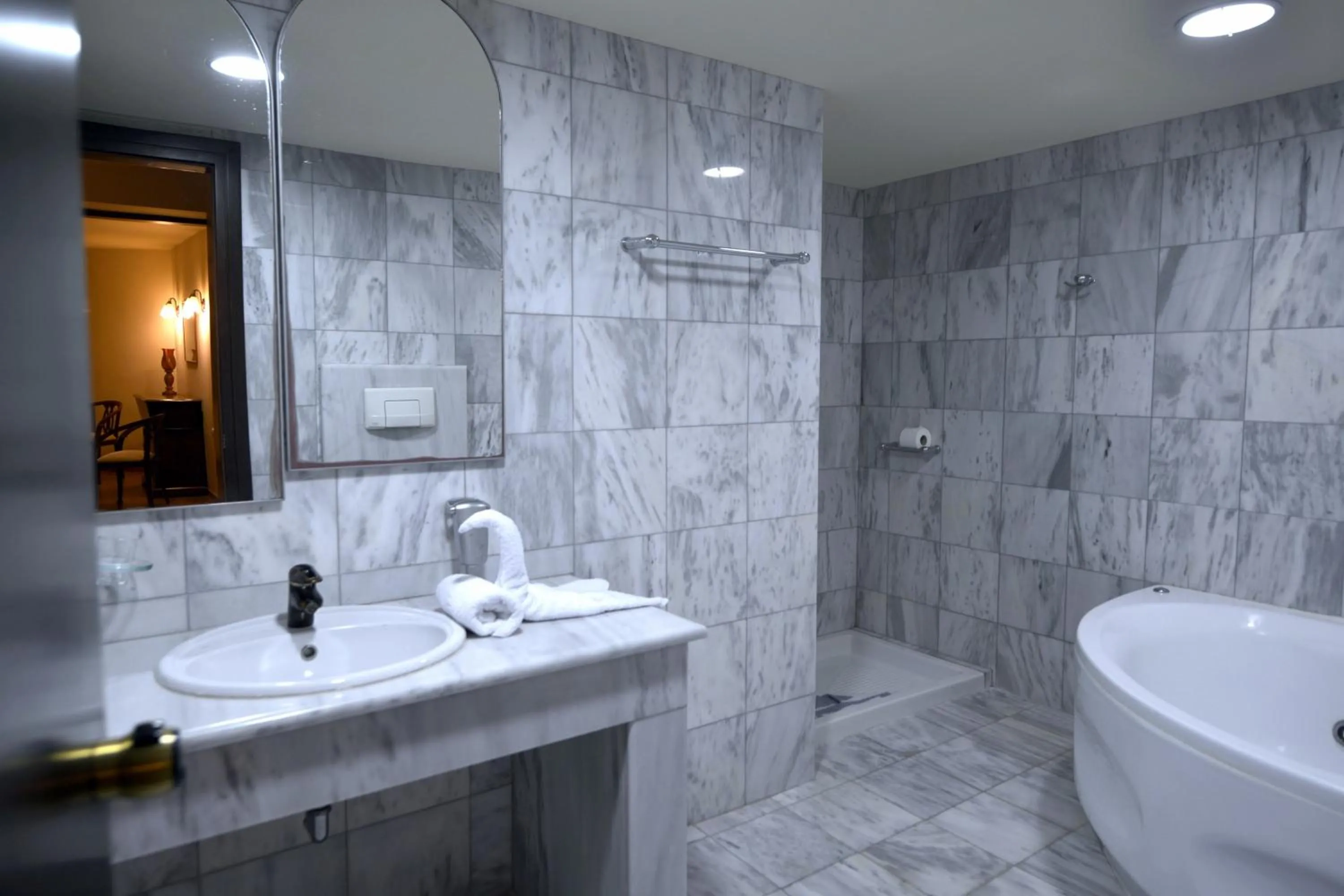 Shower in Athina Palace Resort & Spa