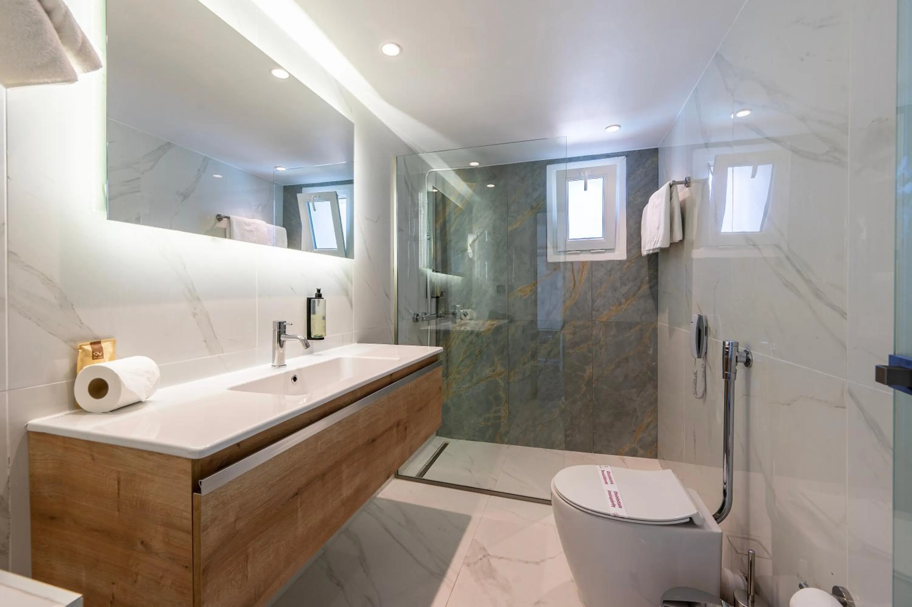 Shower in Athina Palace Resort & Spa