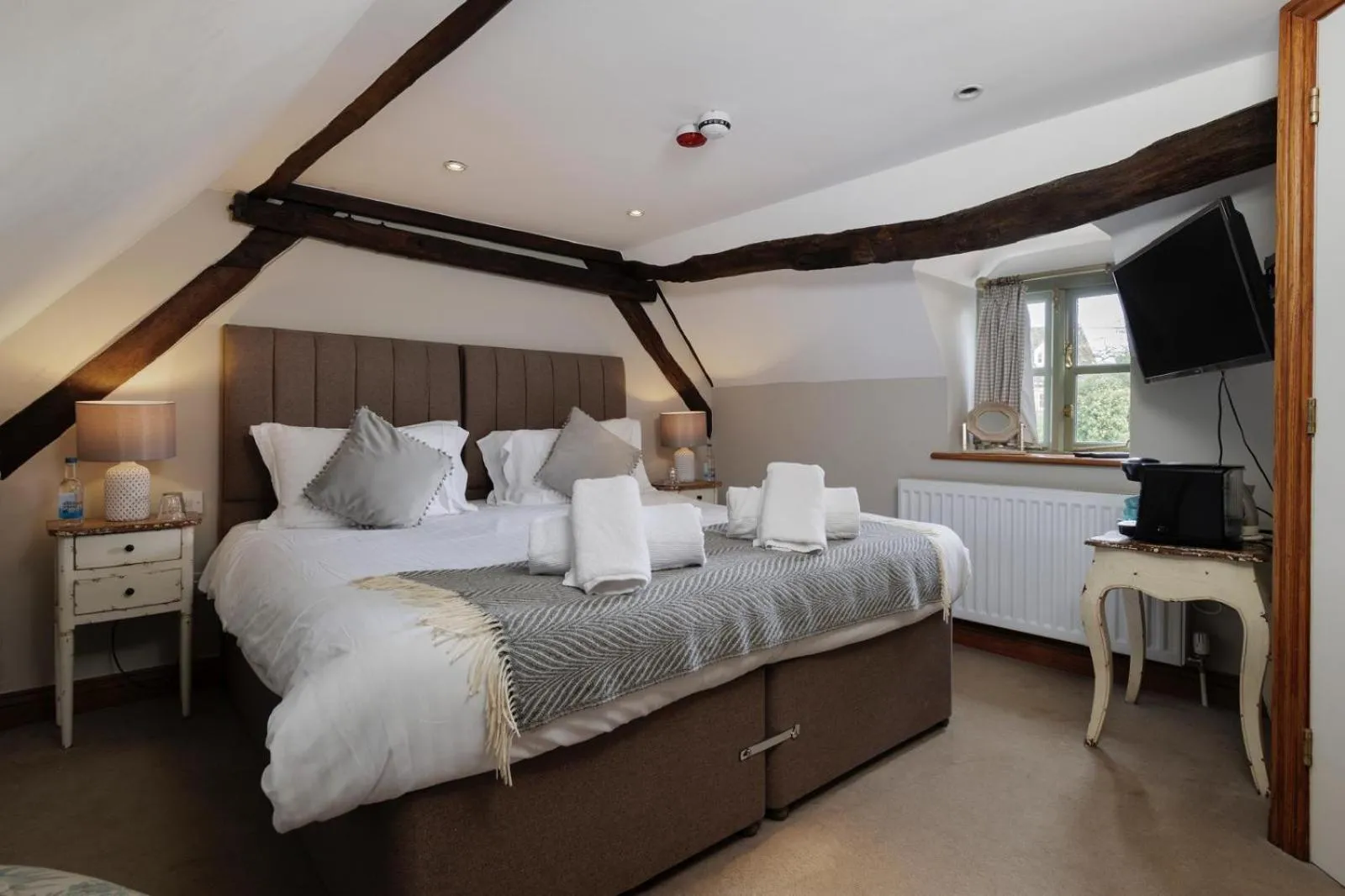 Property building, Bed in The Plough B&B