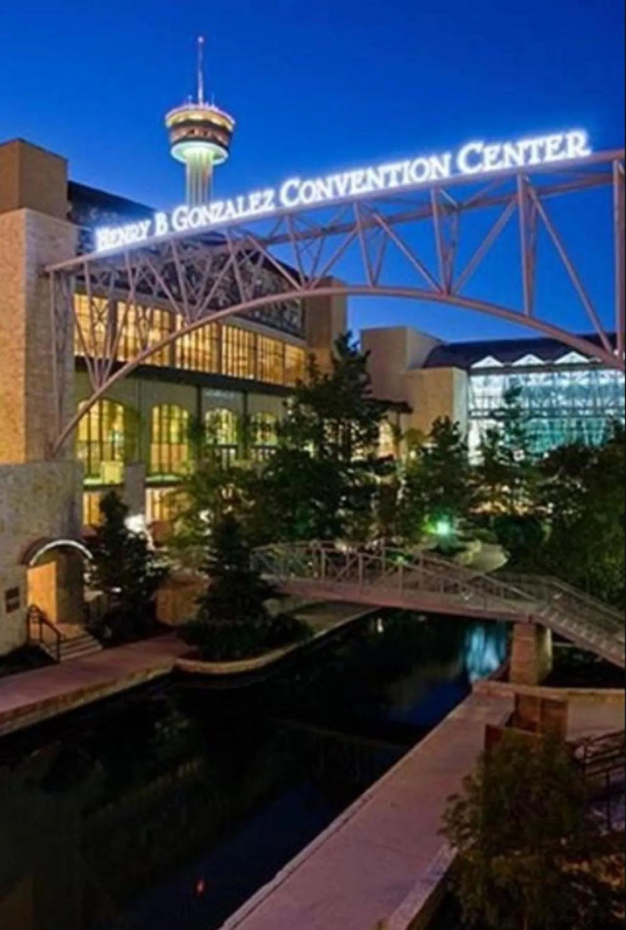 Entertainment in Houston St Guest house near Downtown/Military base