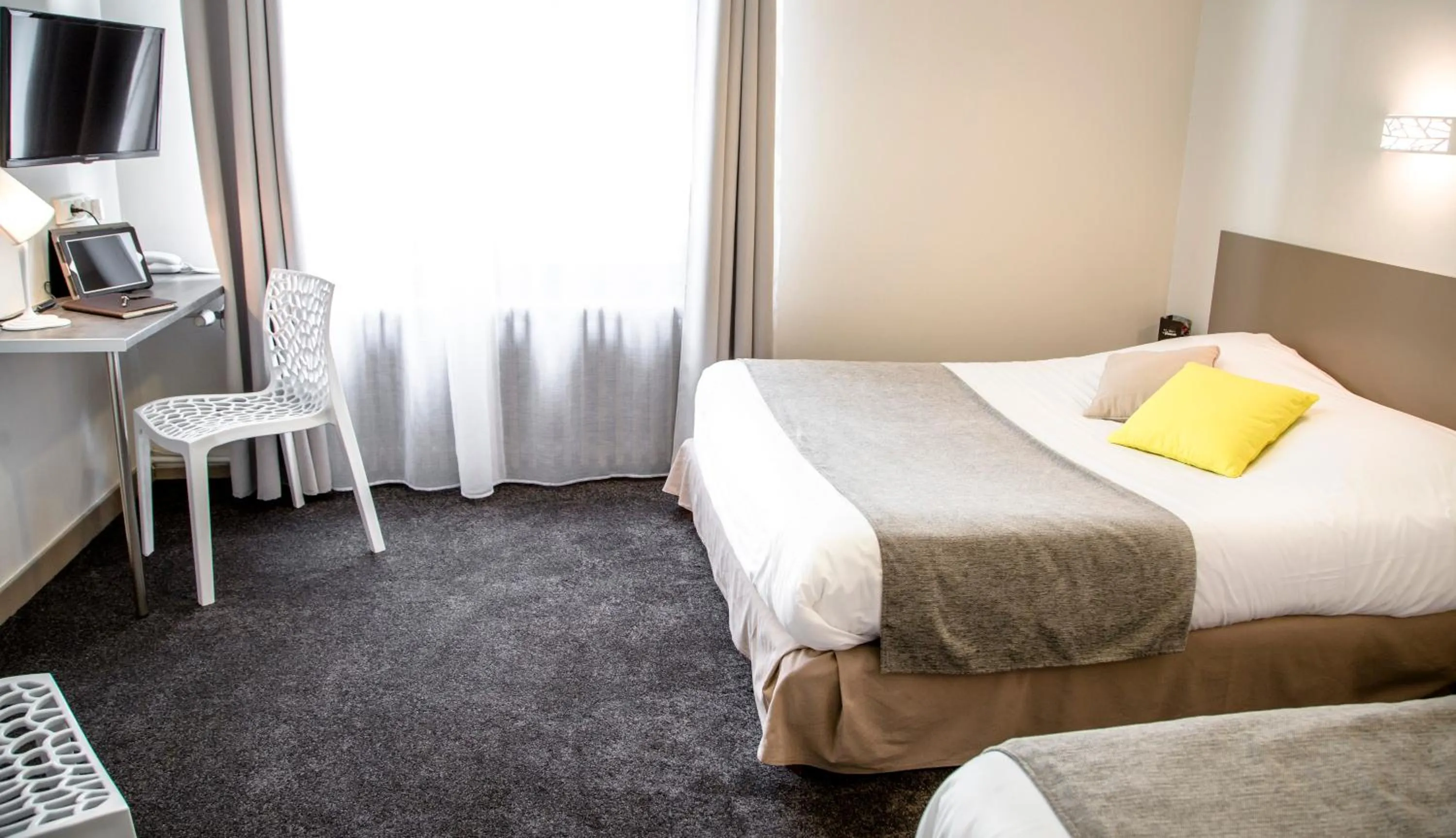 Bedroom, Bed in Hotel De La Pommeraie