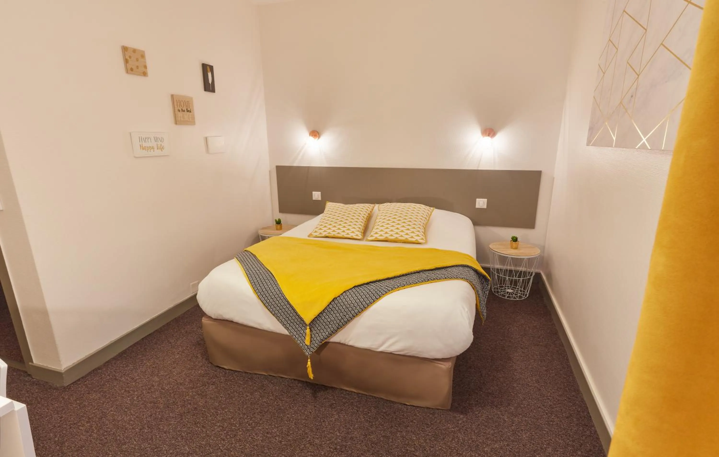 Bed in Hotel De La Pommeraie