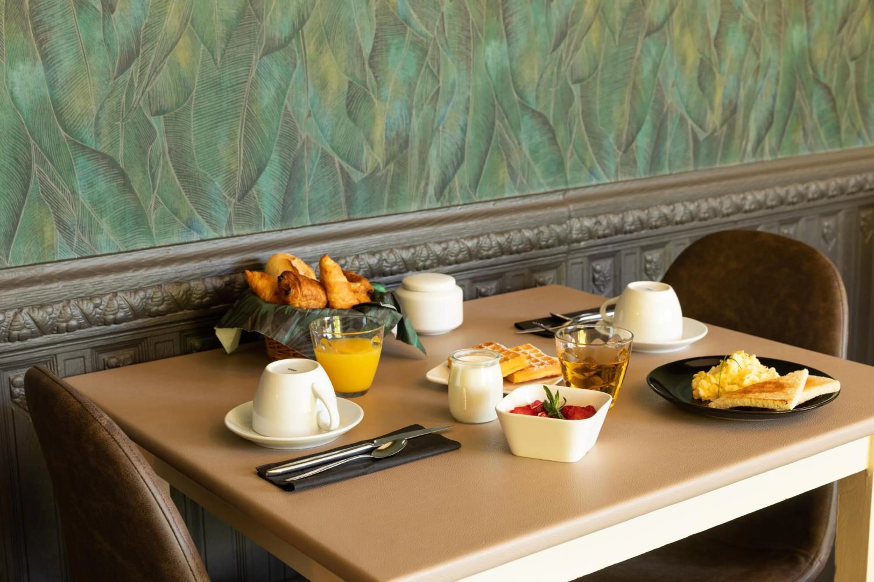 Food and drinks in Hotel De La Pommeraie