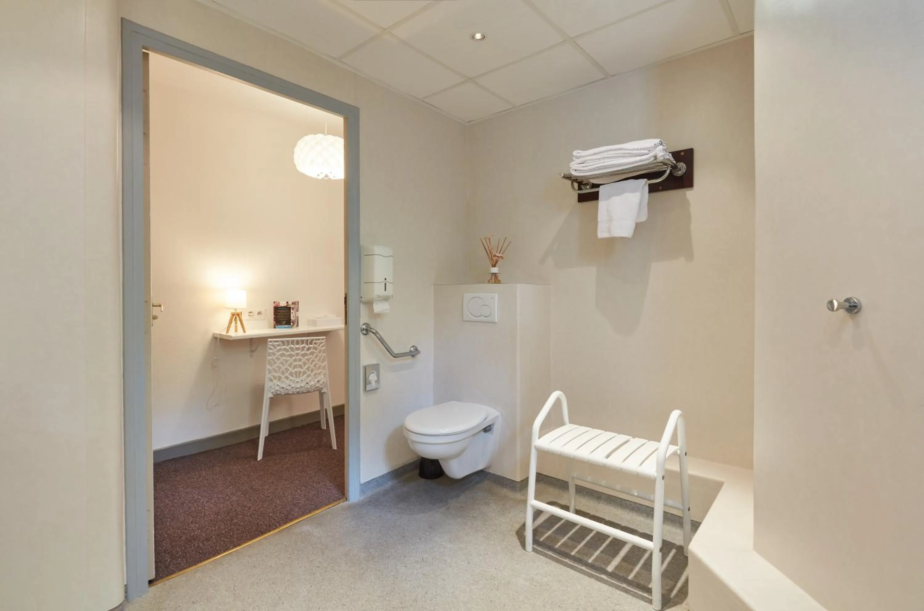 Shower in Hotel De La Pommeraie