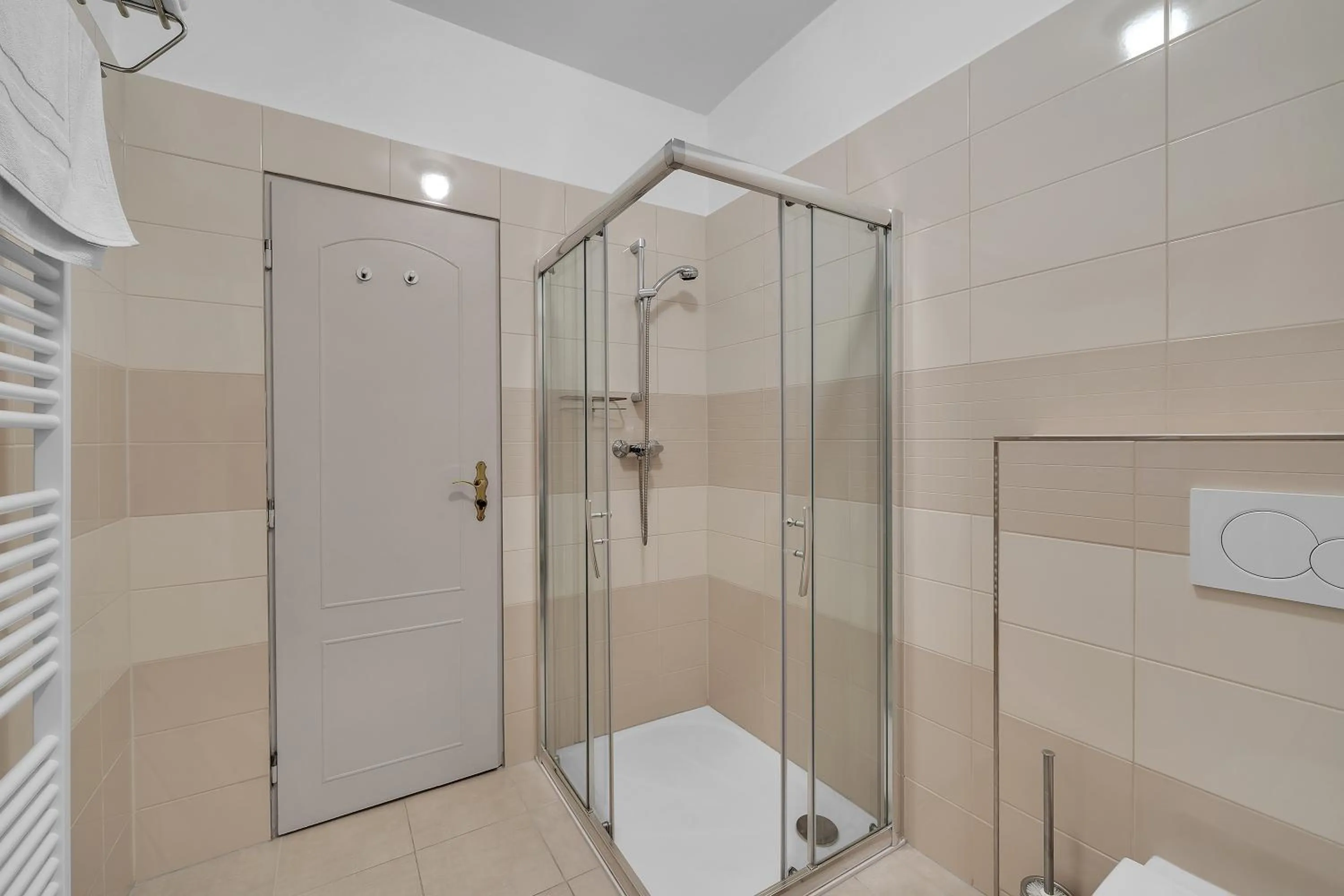 Shower in Hotel Nelly Kellys