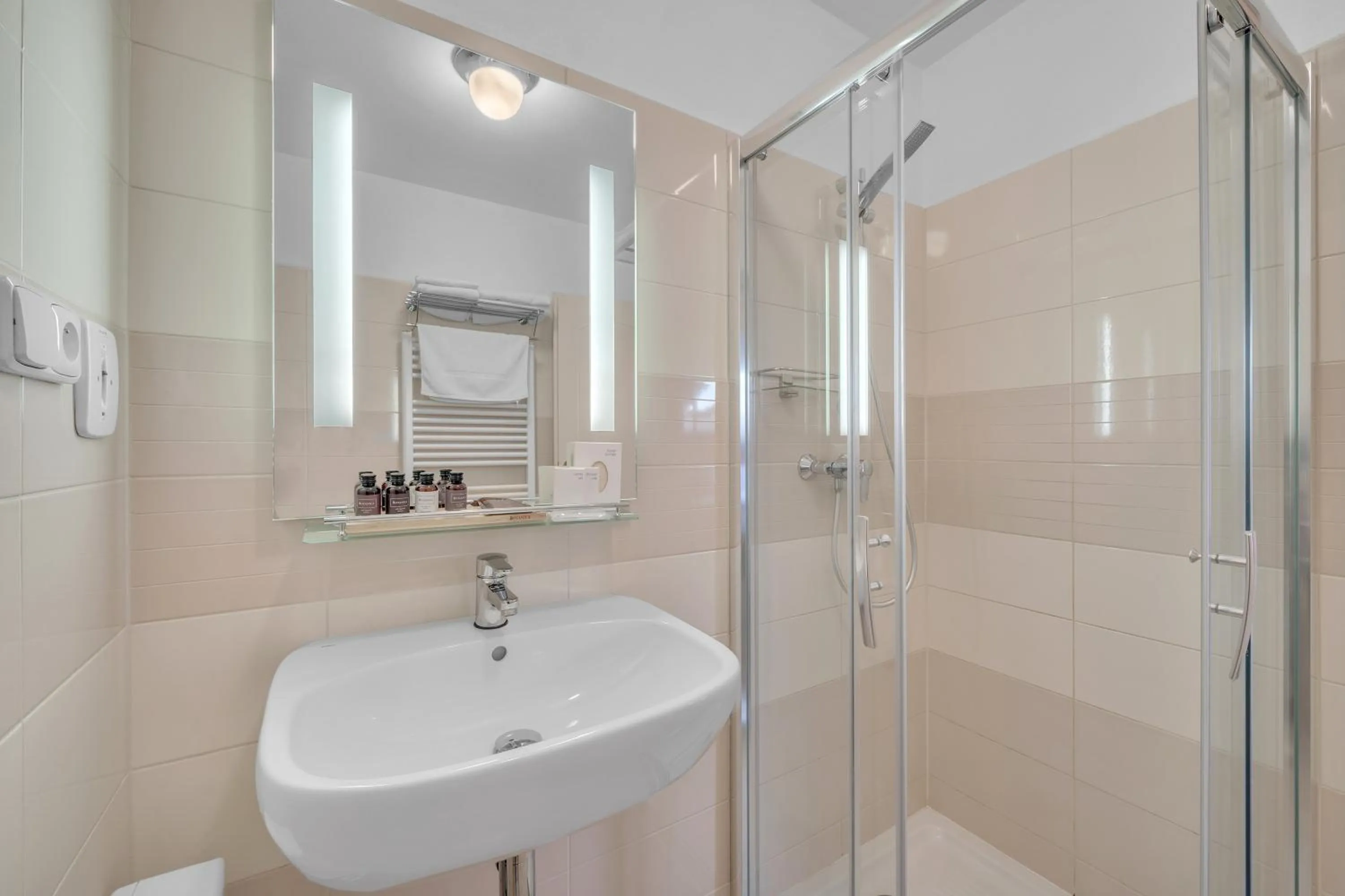 Shower in Hotel Nelly Kellys