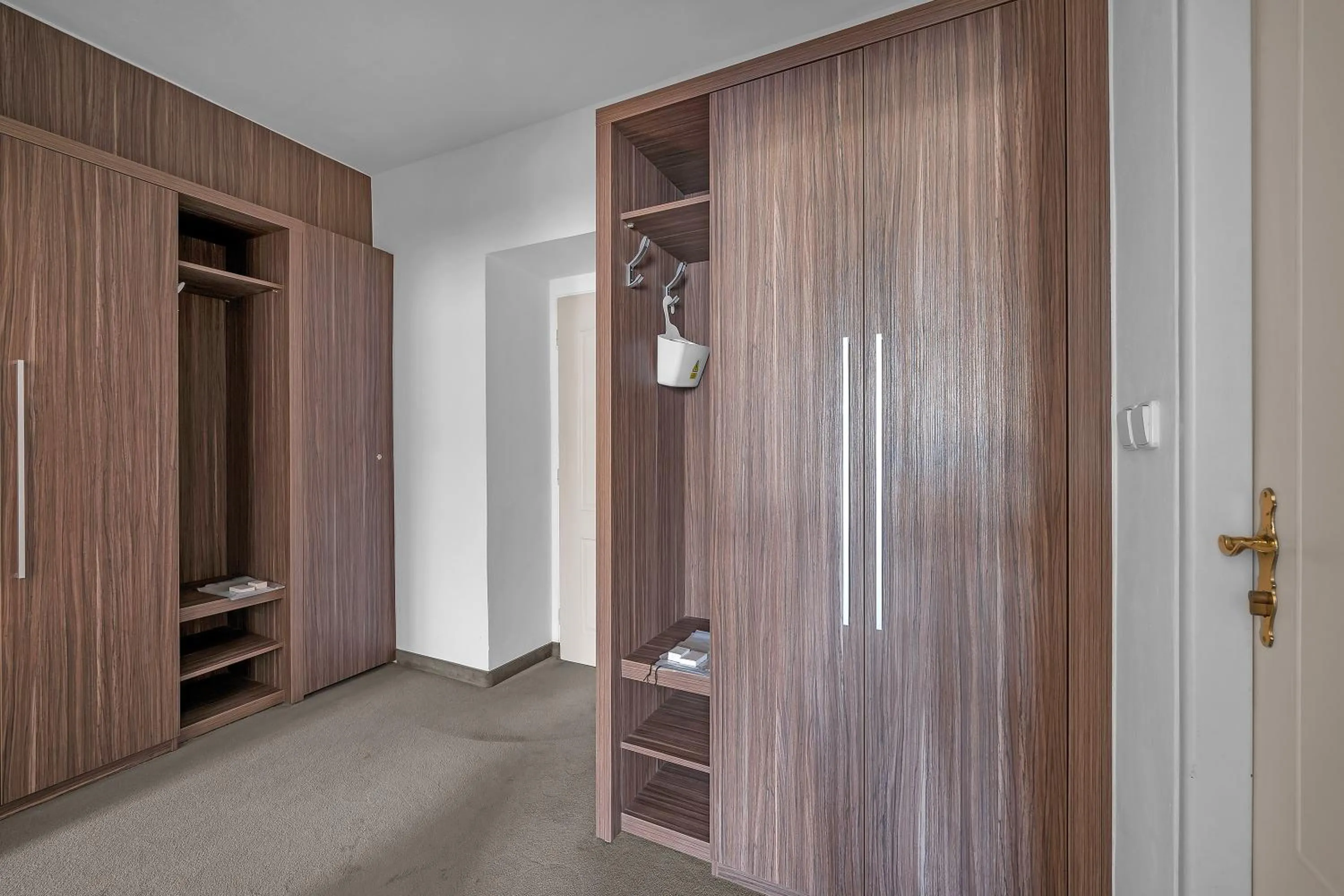 hair dresser in Hotel Nelly Kellys