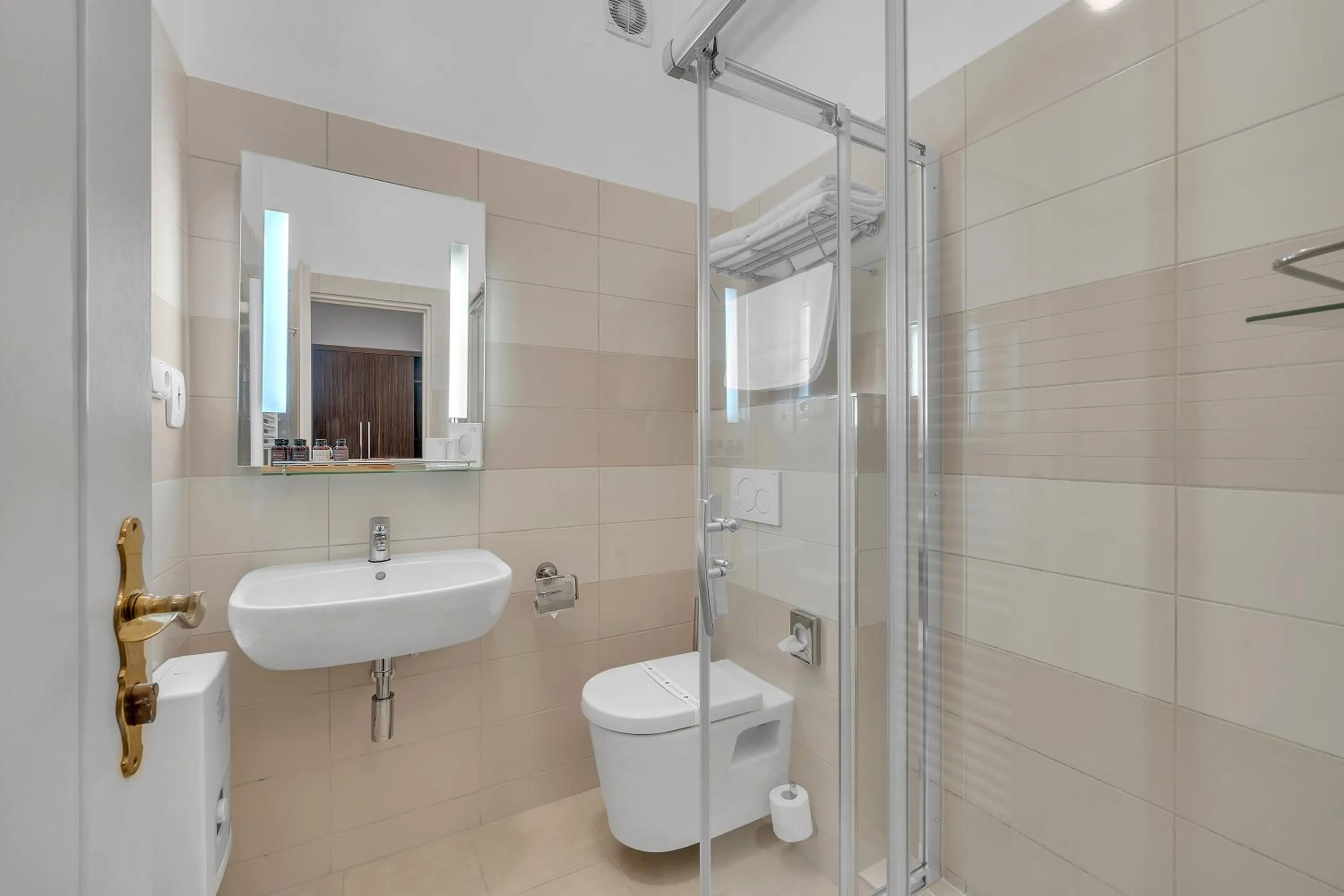 Shower in Hotel Nelly Kellys