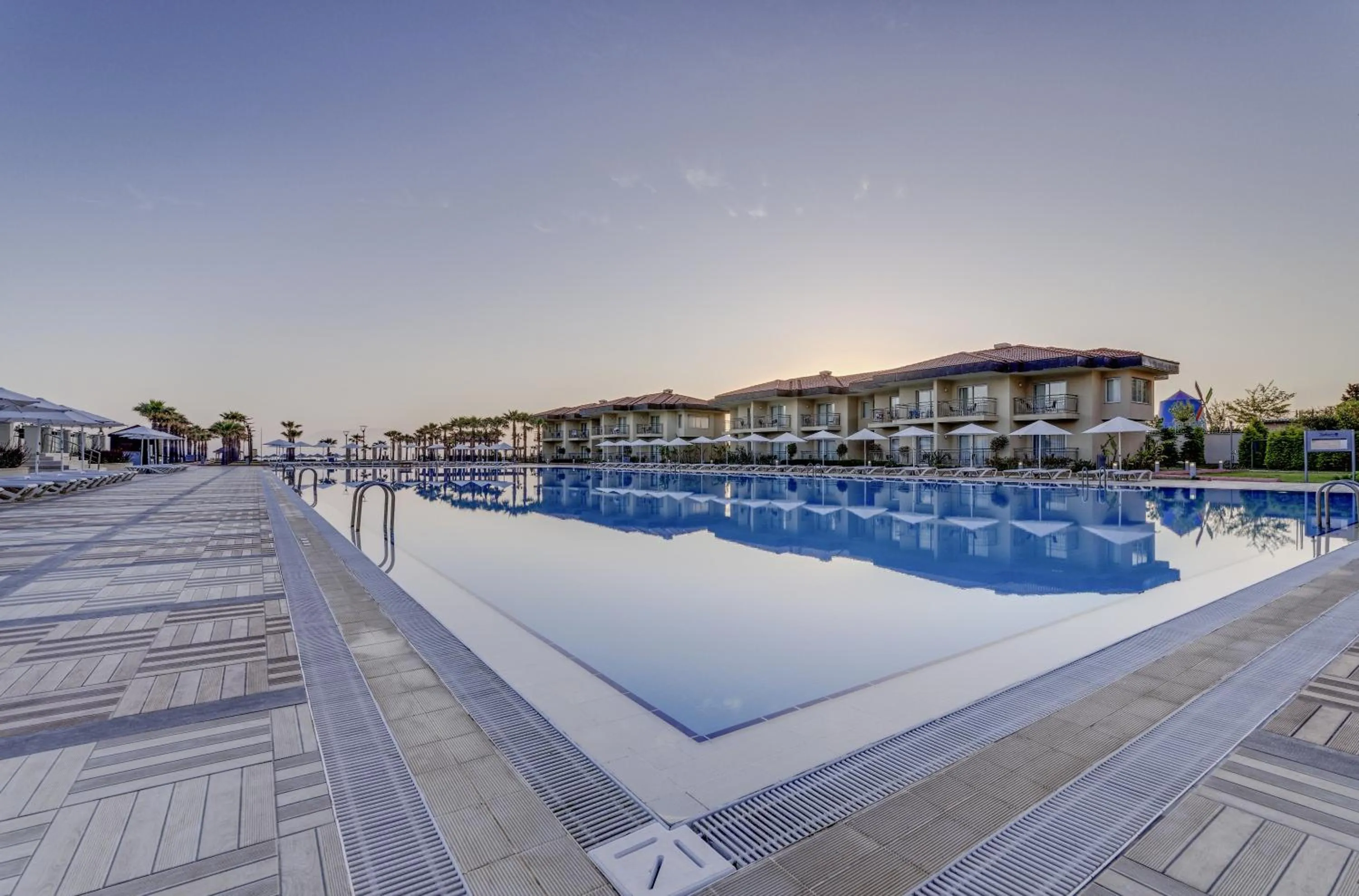 Swimming pool in Radisson Blu Resort & Spa Cesme