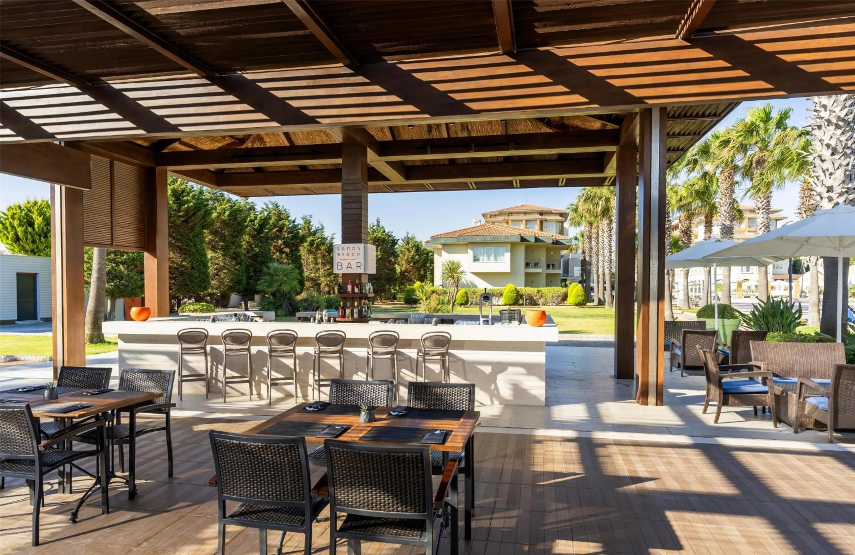 Lounge or bar in Radisson Blu Resort & Spa Cesme