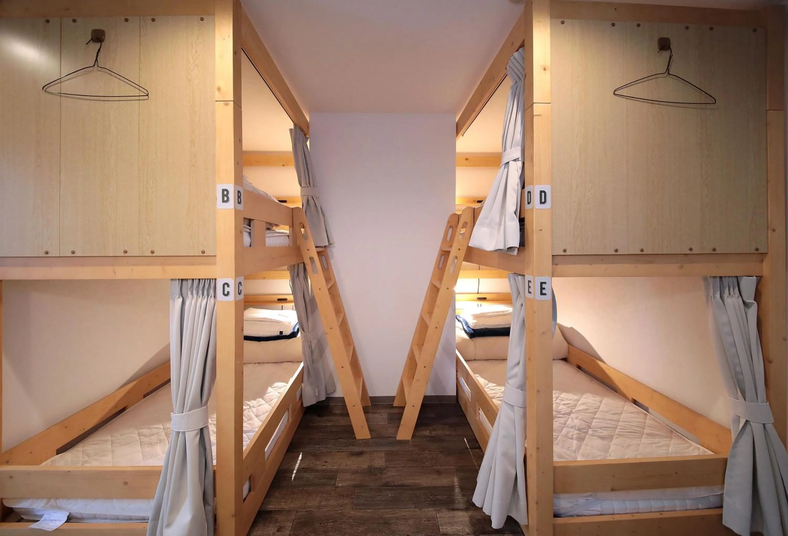 bunk bed, Bed in Trip & Sleep Hostel