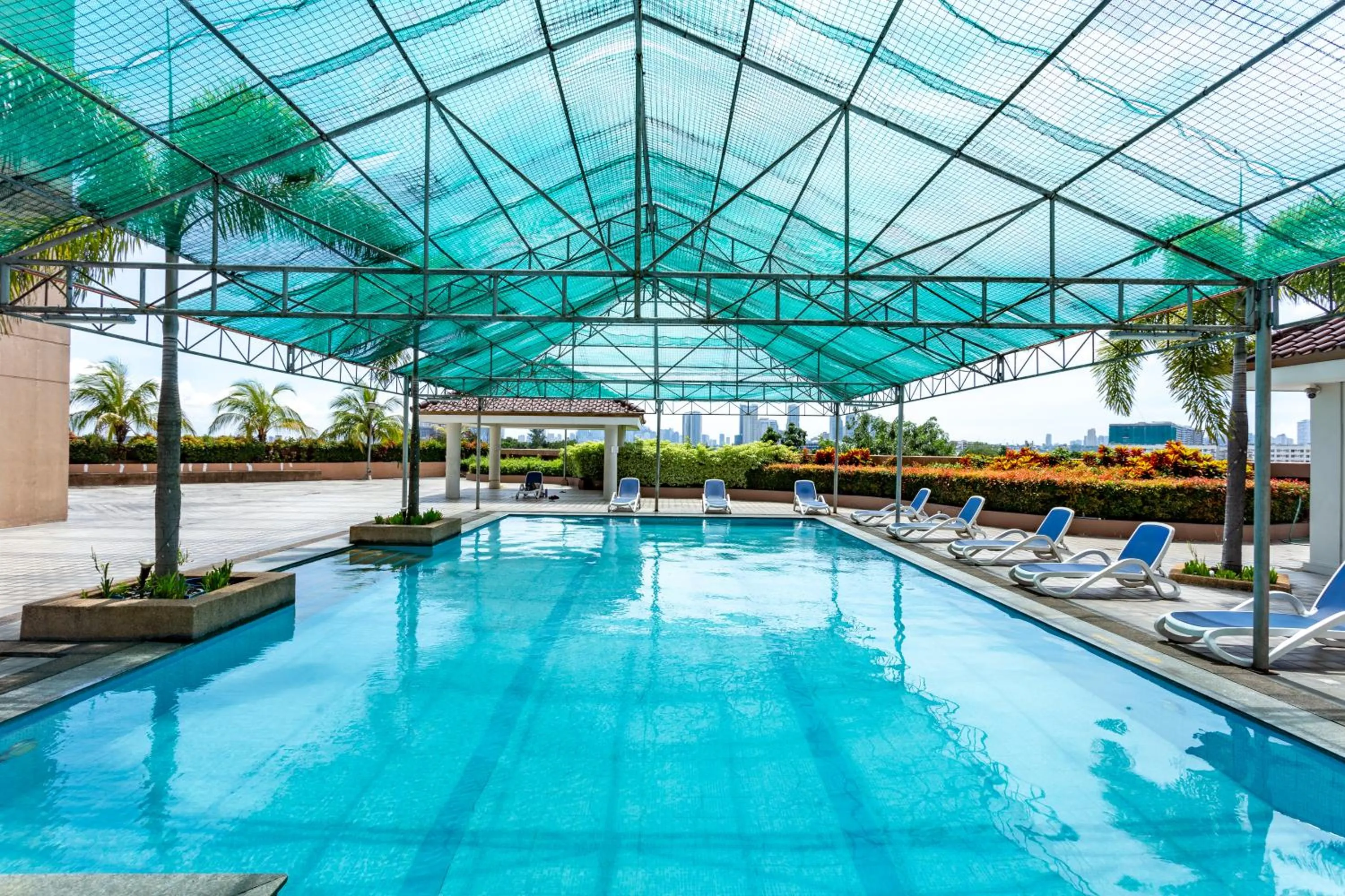 Swimming pool in Santorini Hotel