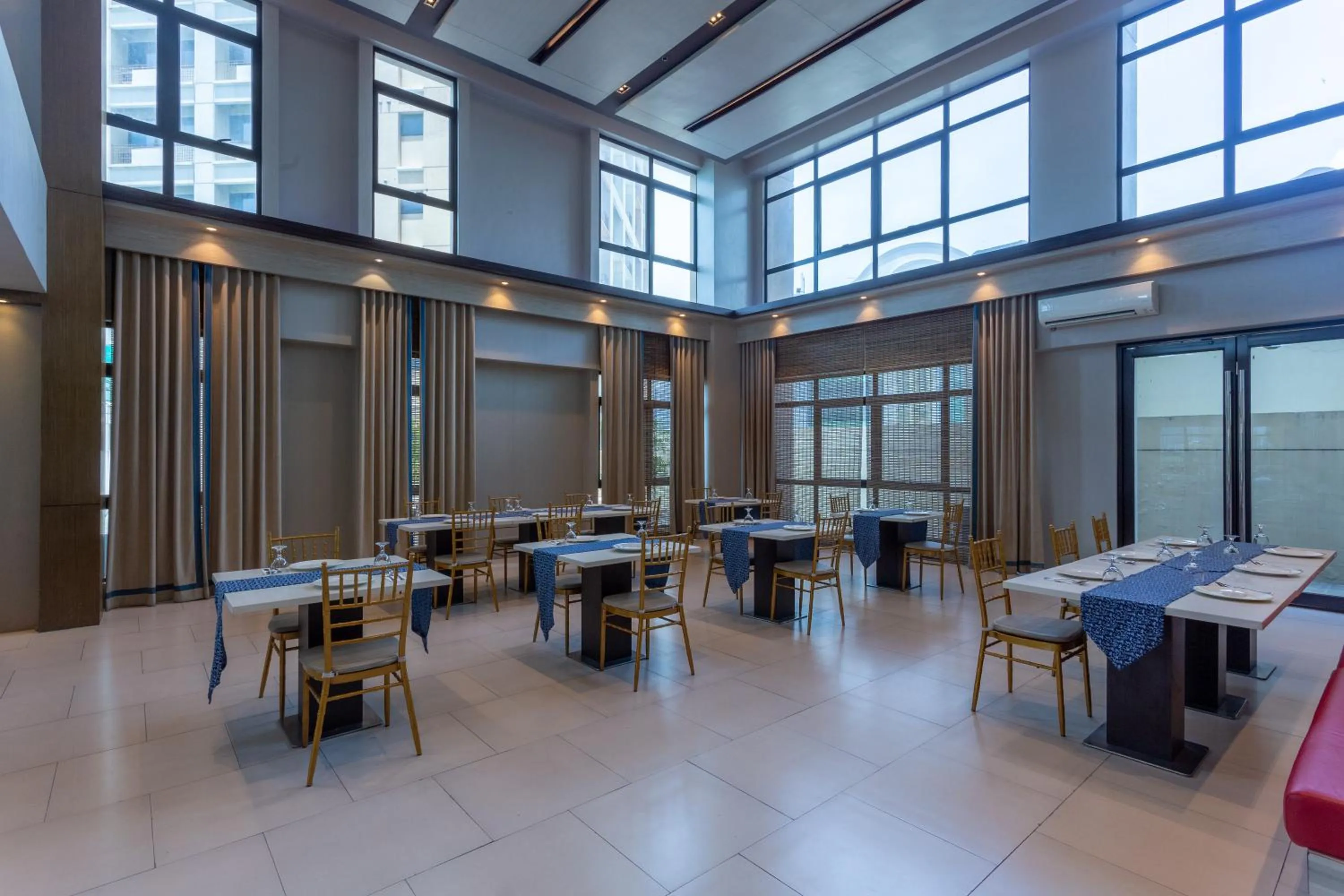 Banquet/Function facilities in Santorini Hotel