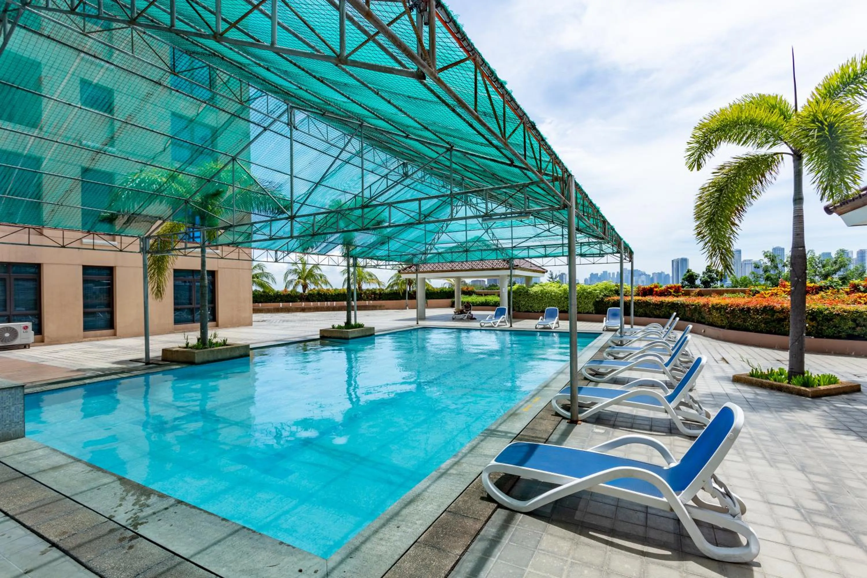 Swimming pool in Santorini Hotel