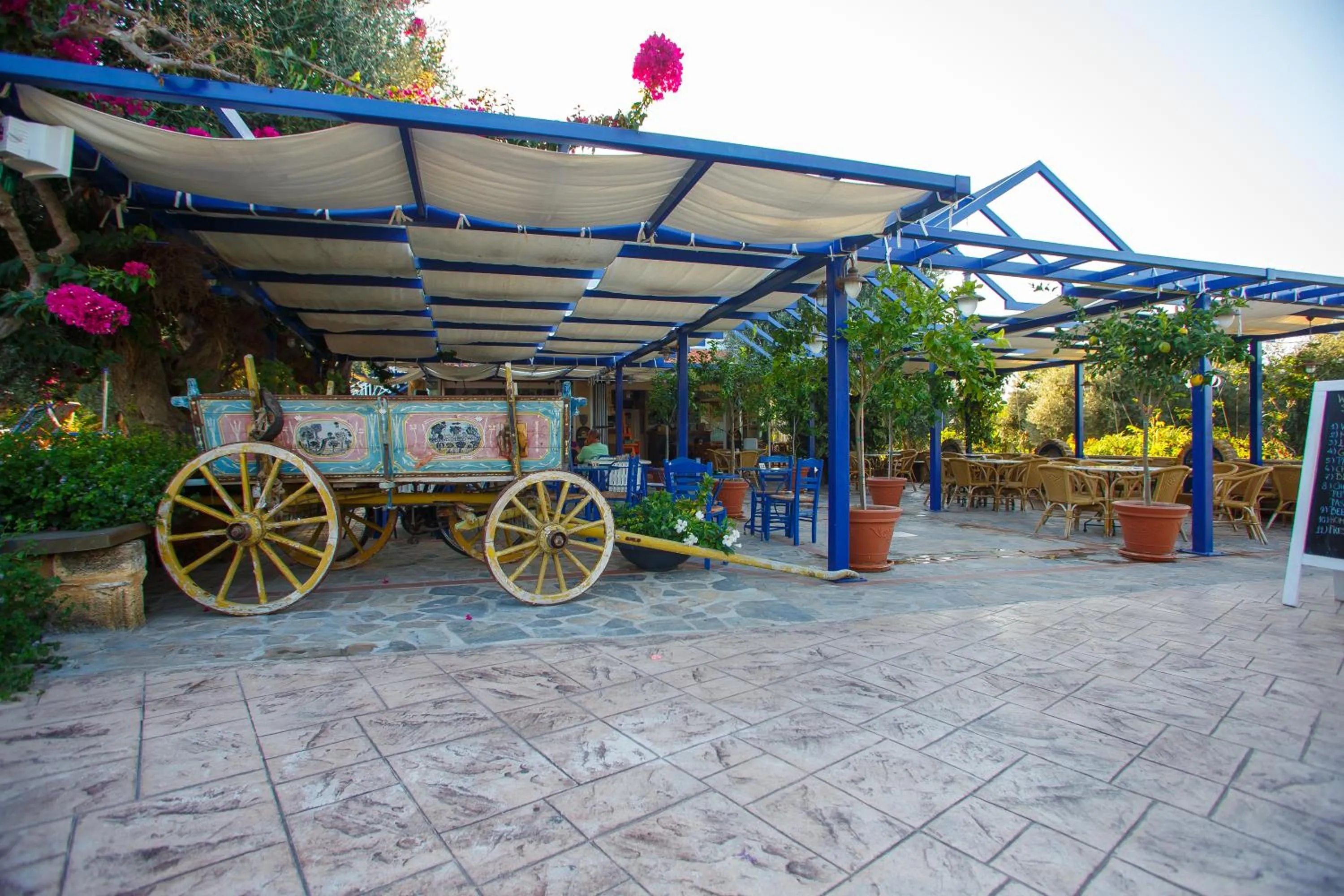 Restaurant/places to eat in Filoxenia Apartments & Studios