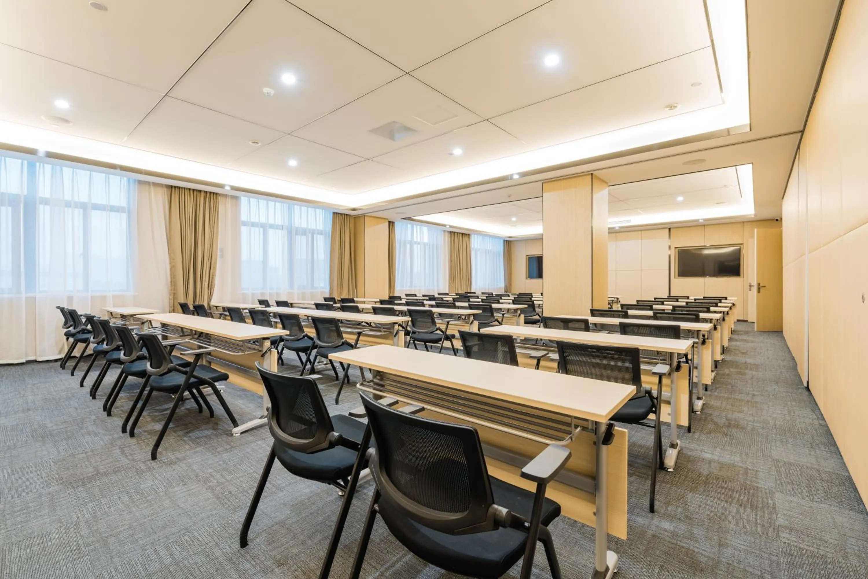 Atour Hotel (Nanjing Xingang Development Area)