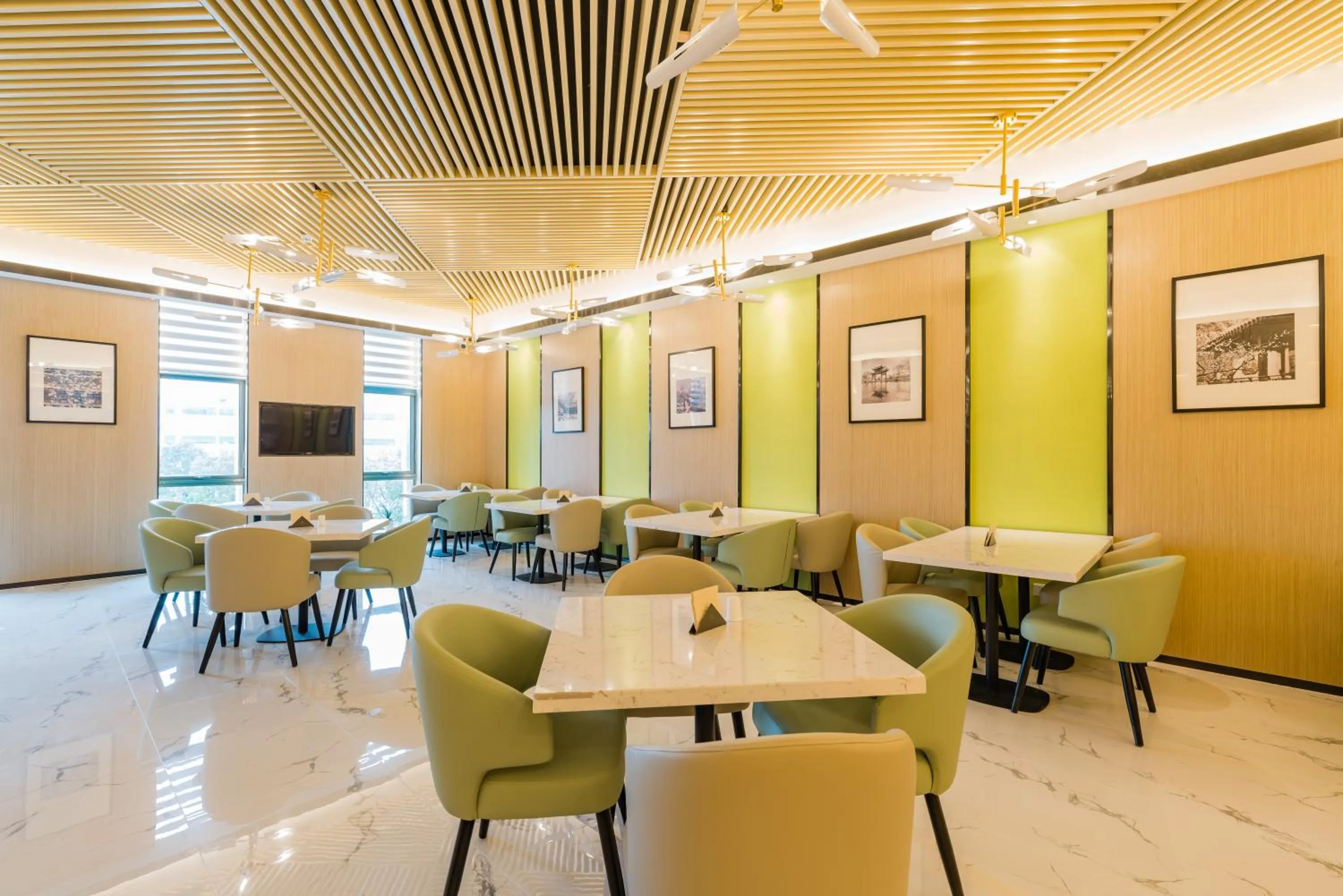 Atour Hotel (Nanjing Xingang Development Area)