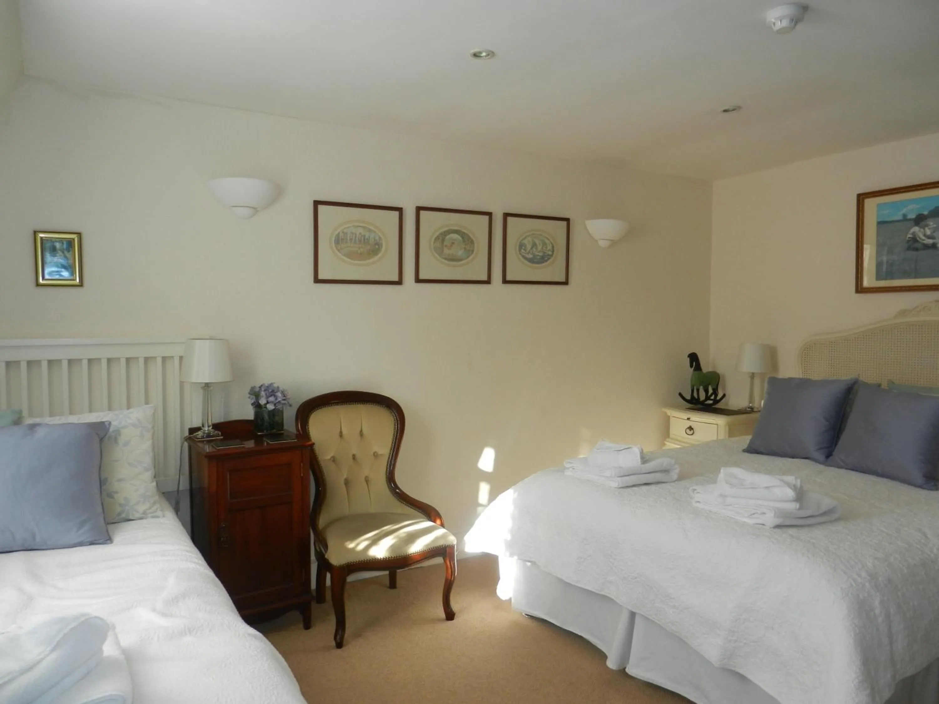 Bedroom, Bed in Brocks