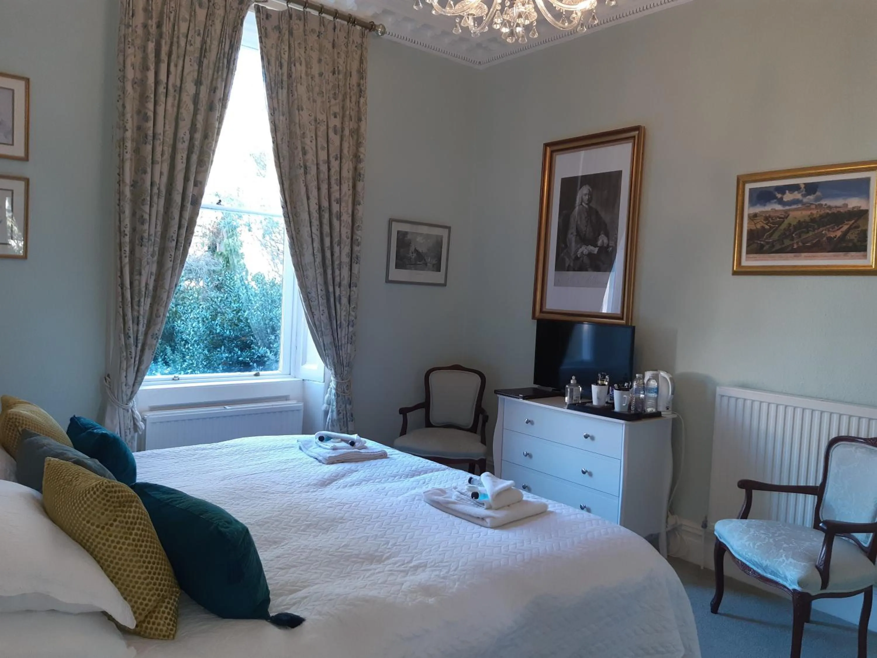 Bedroom, Bed in Brocks