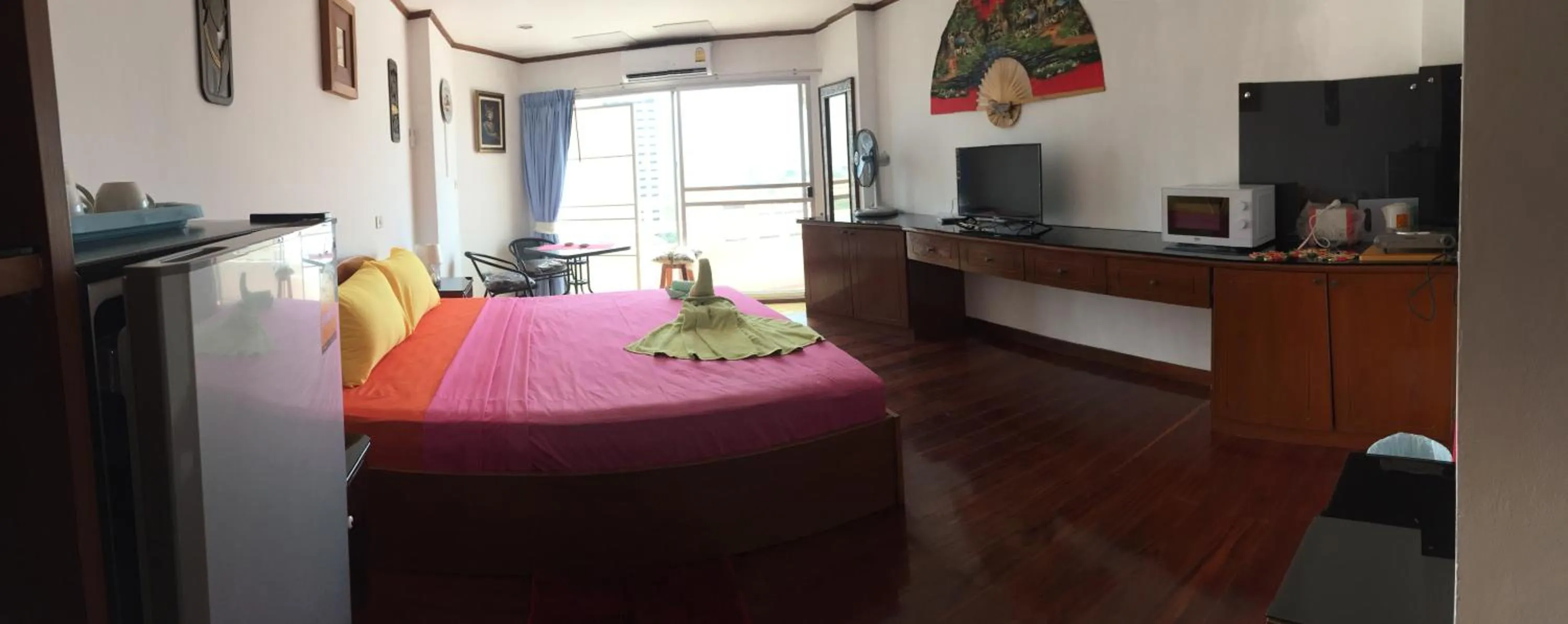 Photo of the whole room, Bed in B&B view talay 1 jomtien pattaya