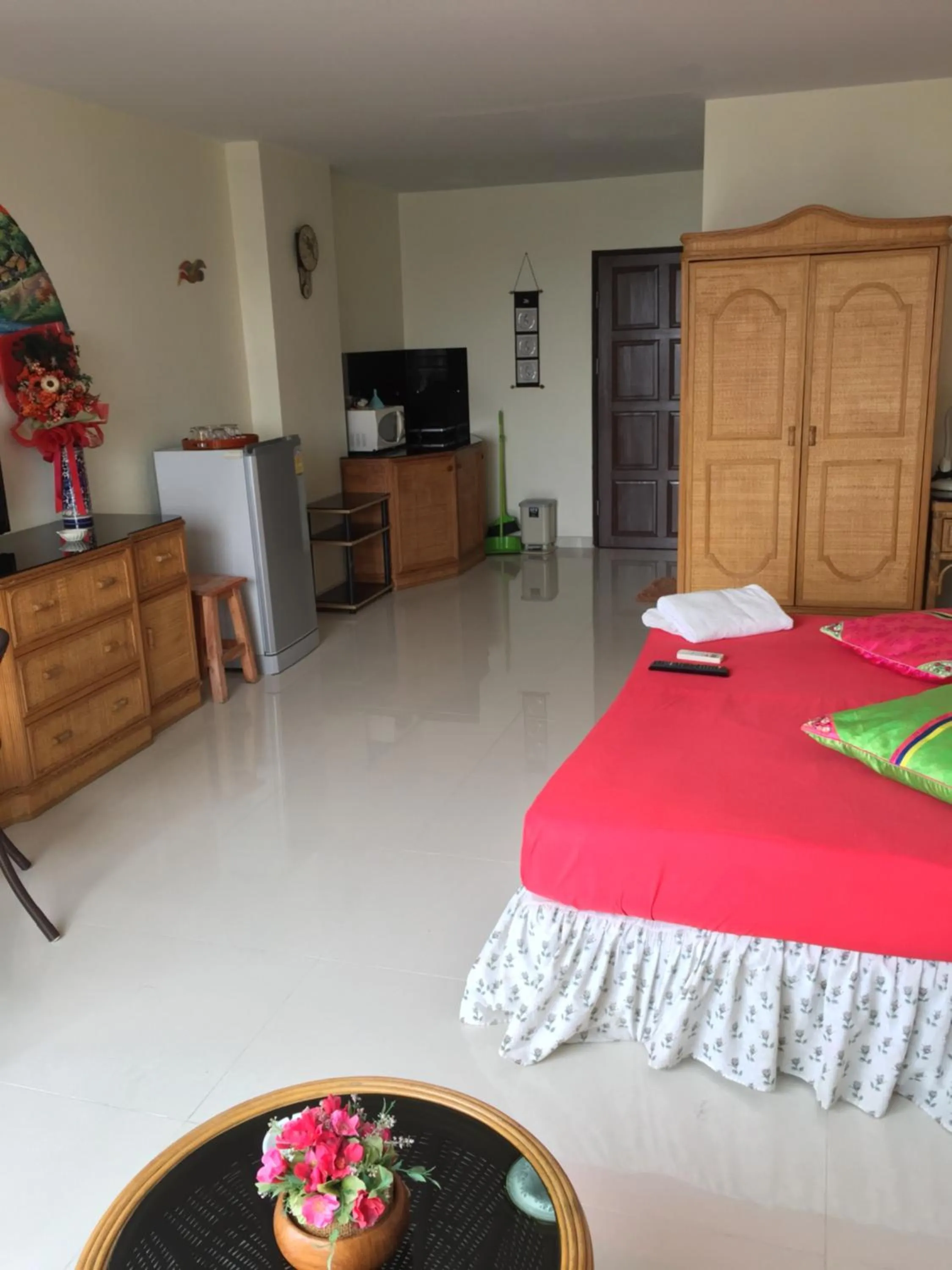 Photo of the whole room, Bed in B&B view talay 1 jomtien pattaya