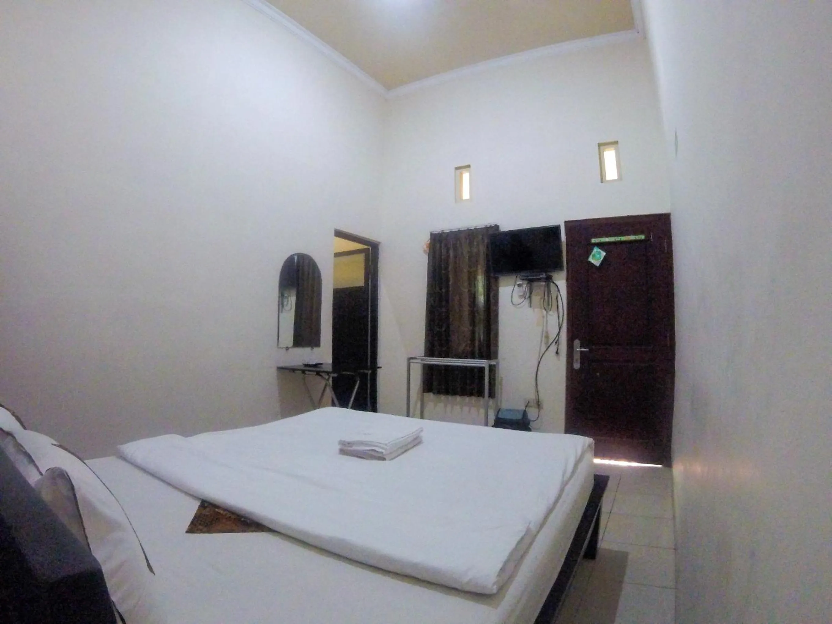 Photo of the whole room in Ndalem Katong Guest House Ponorogo