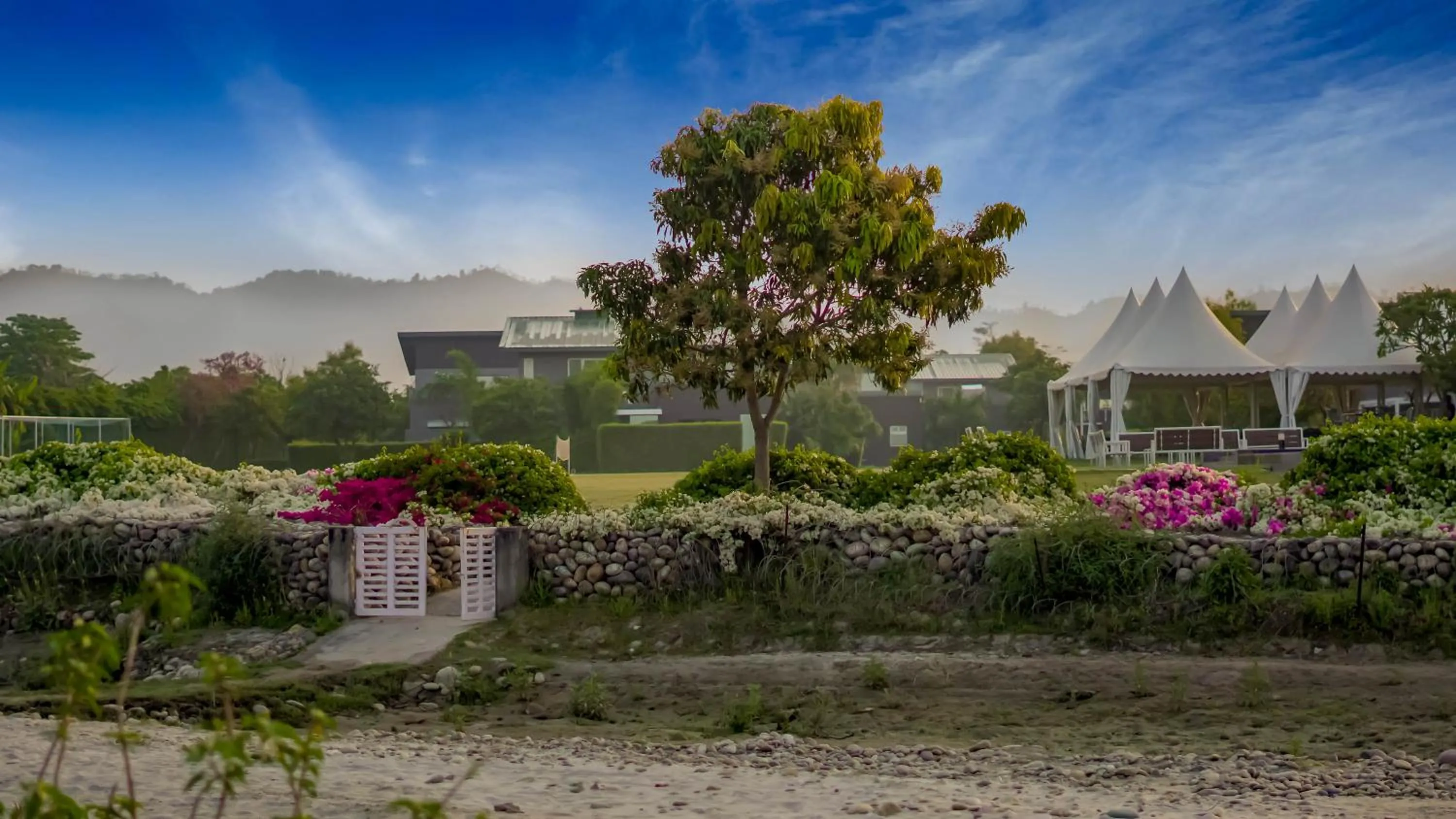 Property building in Amatra By The Ganges