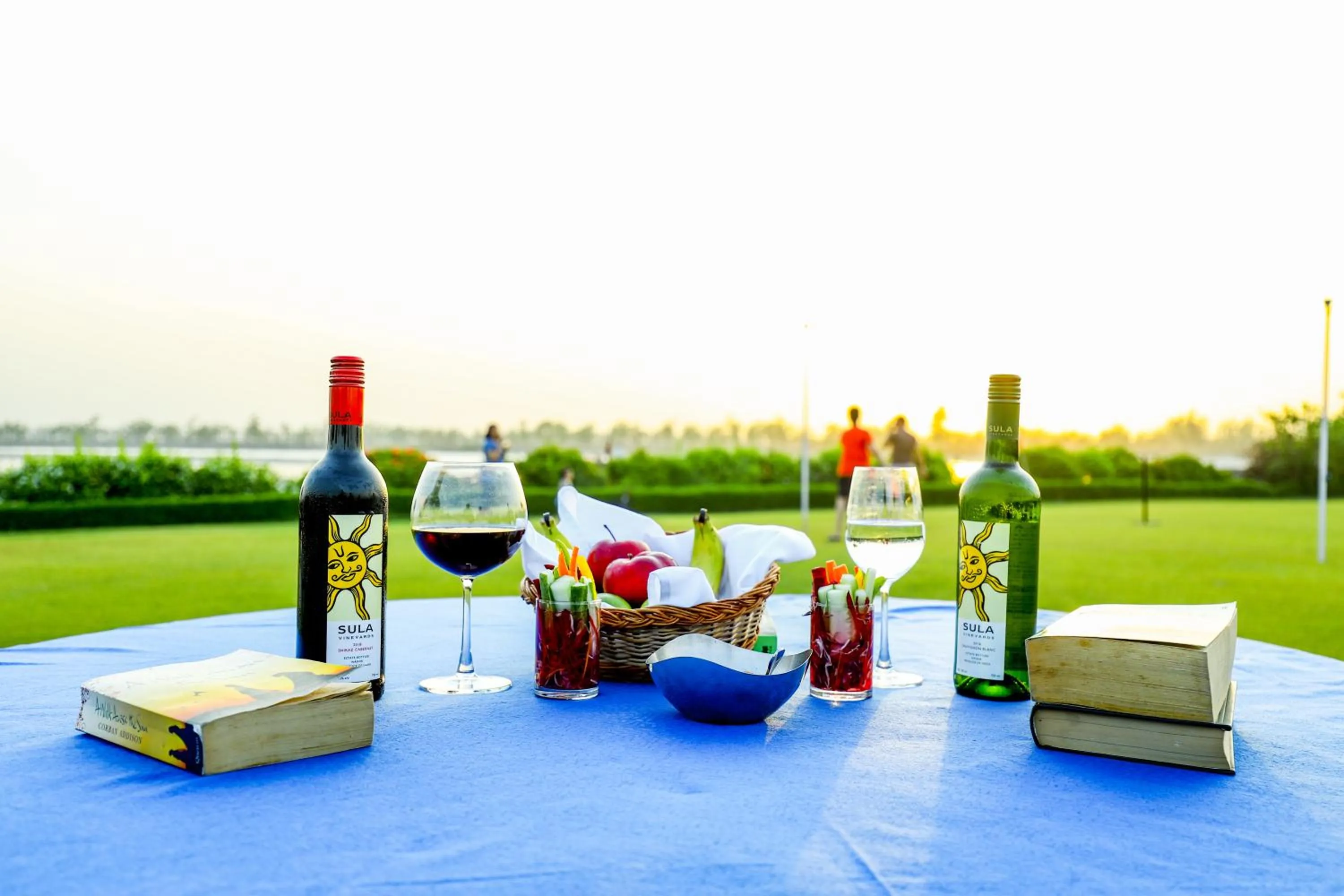 Food and drinks in Amatra By The Ganges