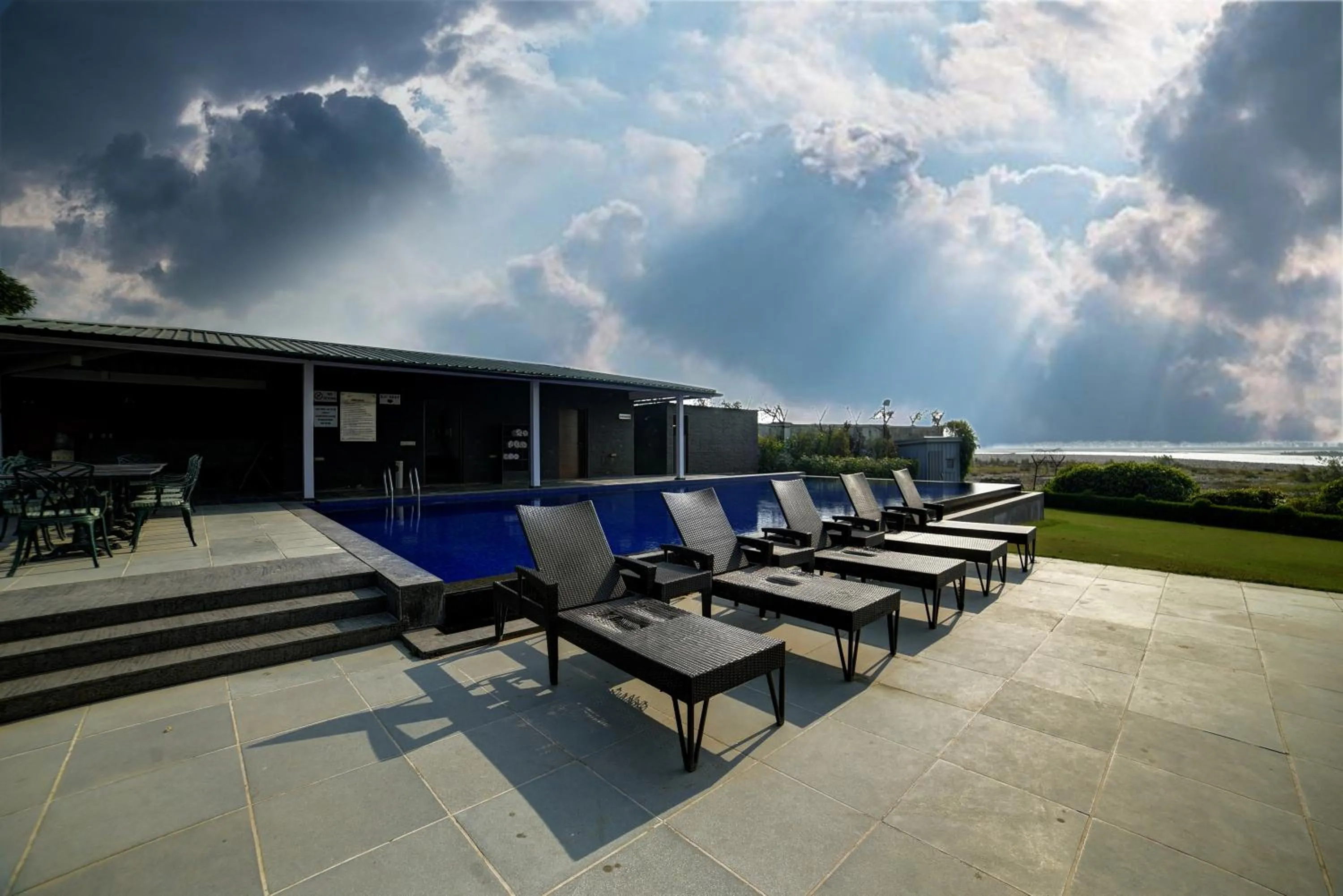 Patio in Amatra By The Ganges