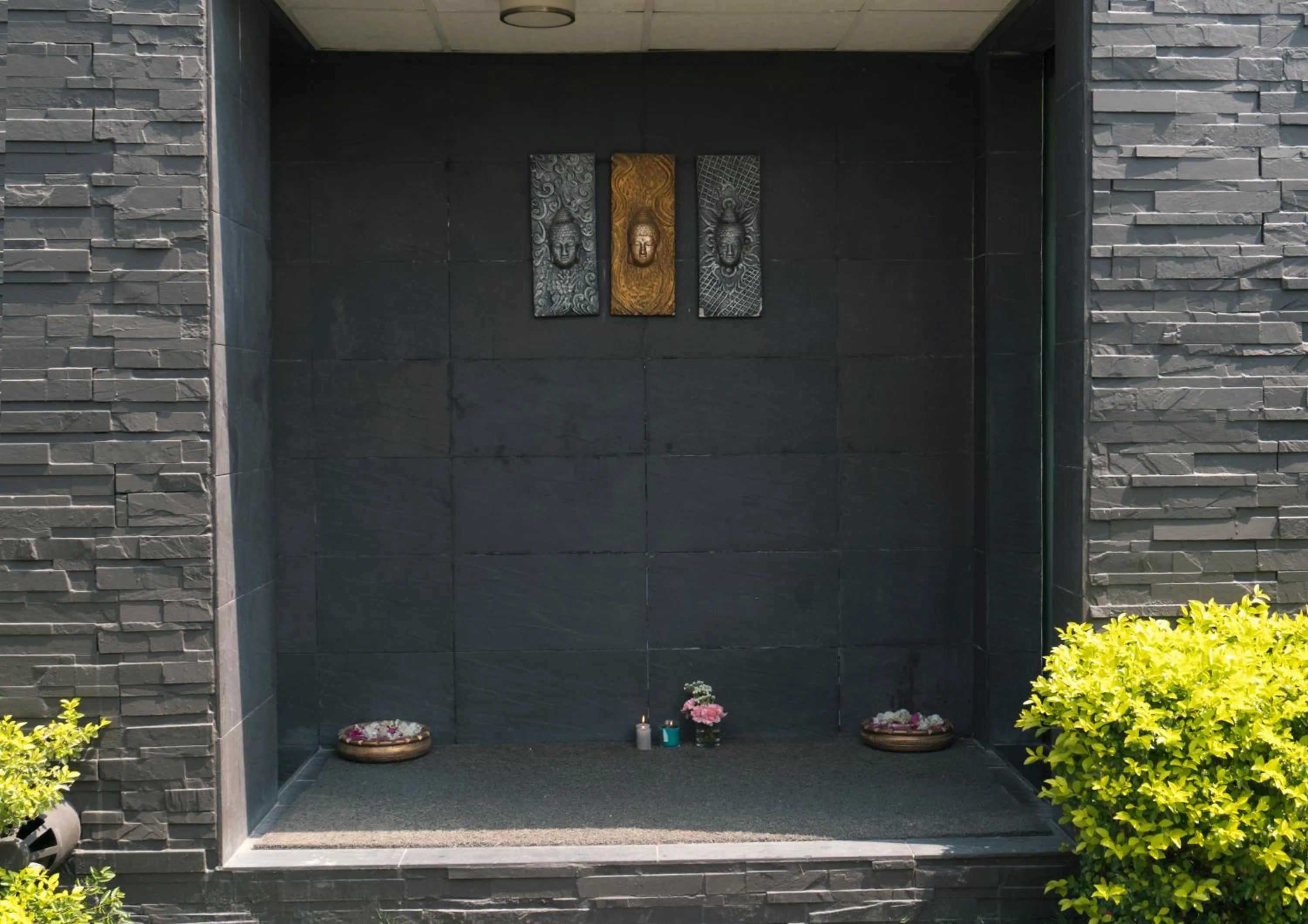 Massage in Amatra By The Ganges