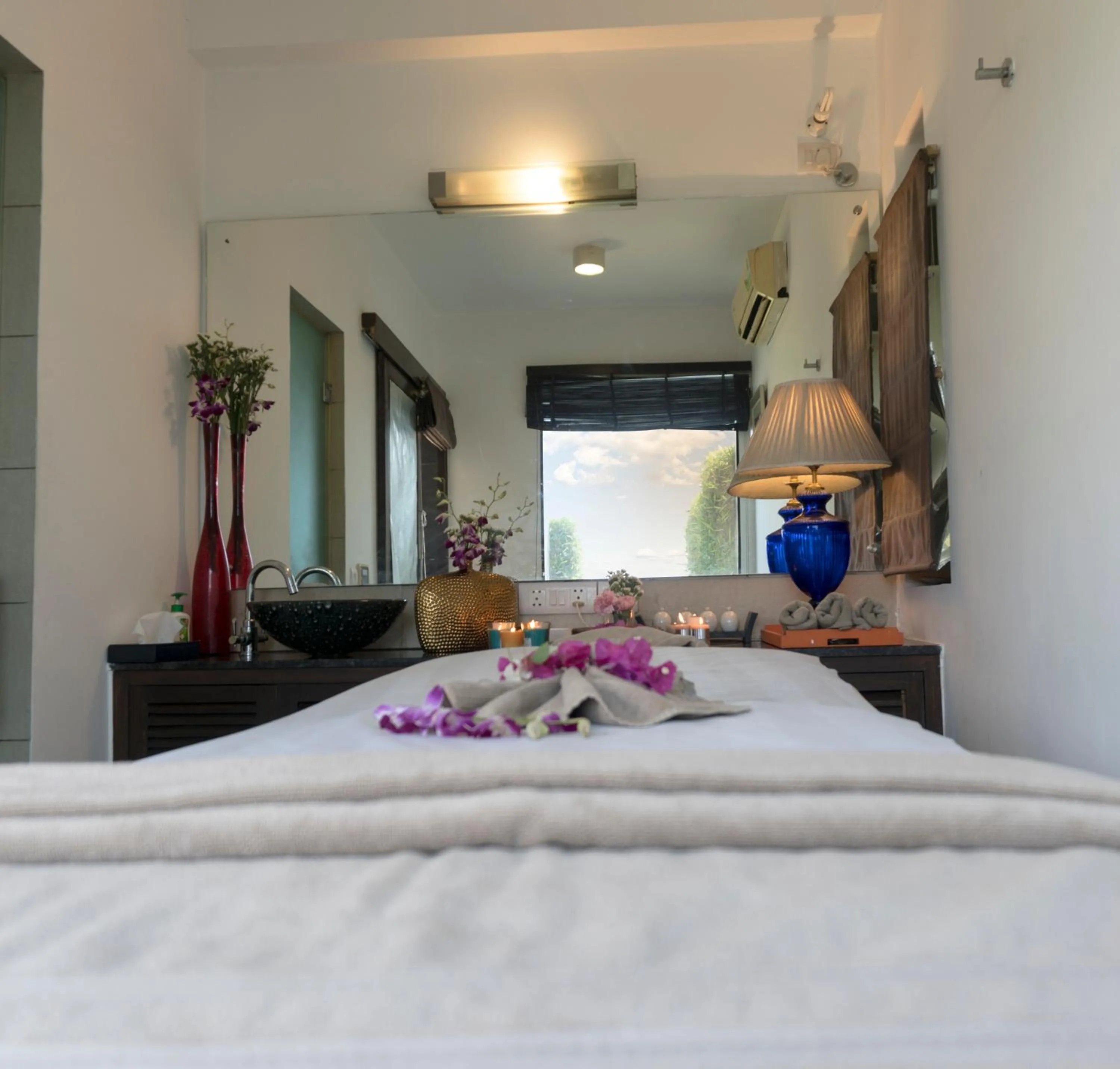 Massage, Bed in Amatra By The Ganges