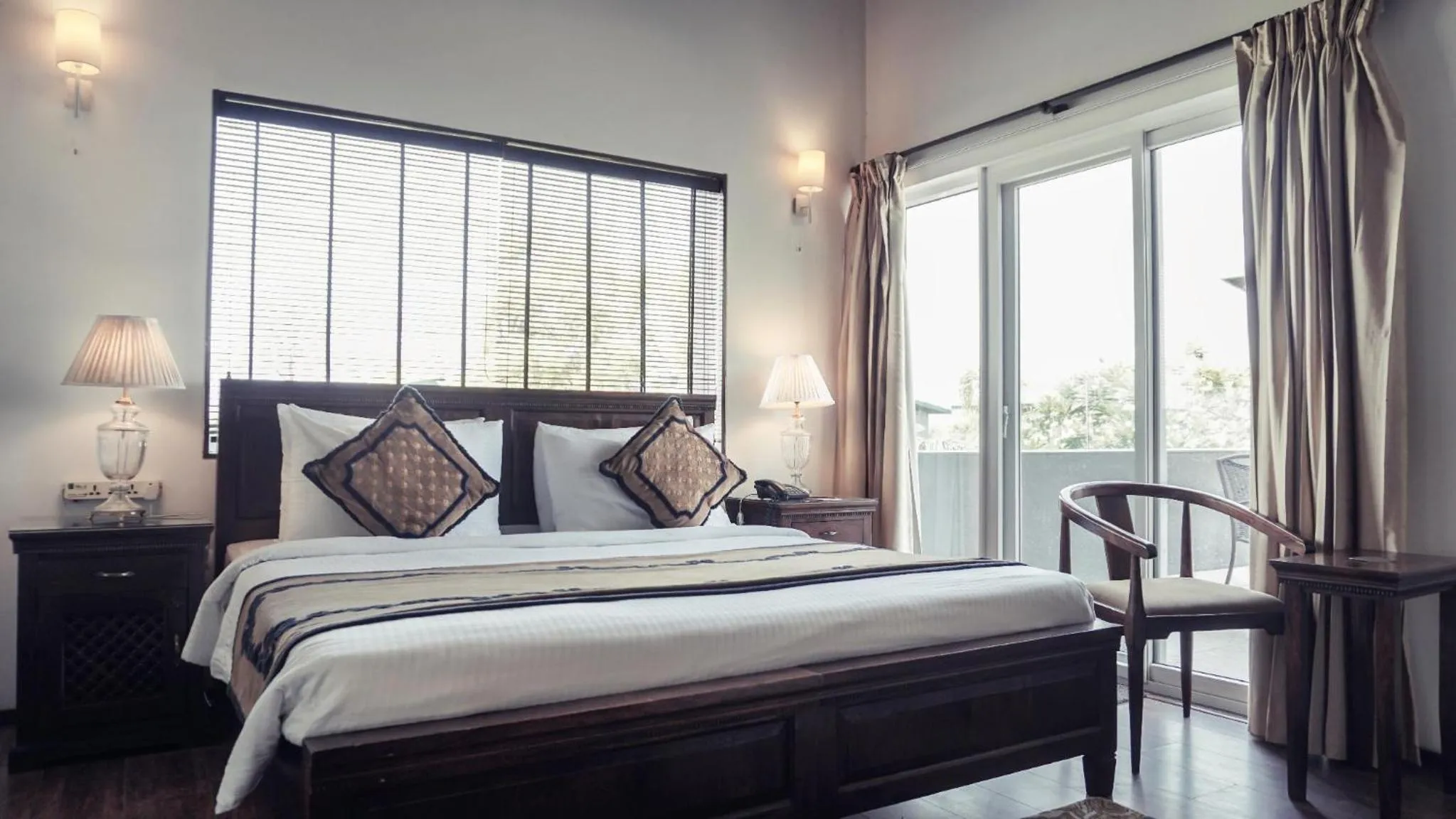 Bed in Amatra By The Ganges