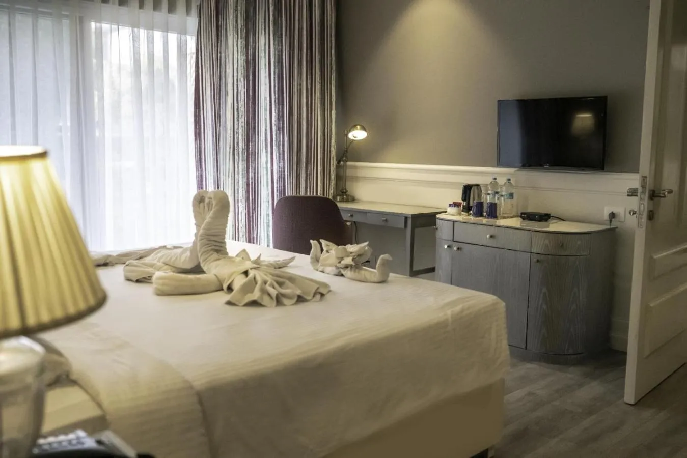 Bed in Amatra By The Ganges