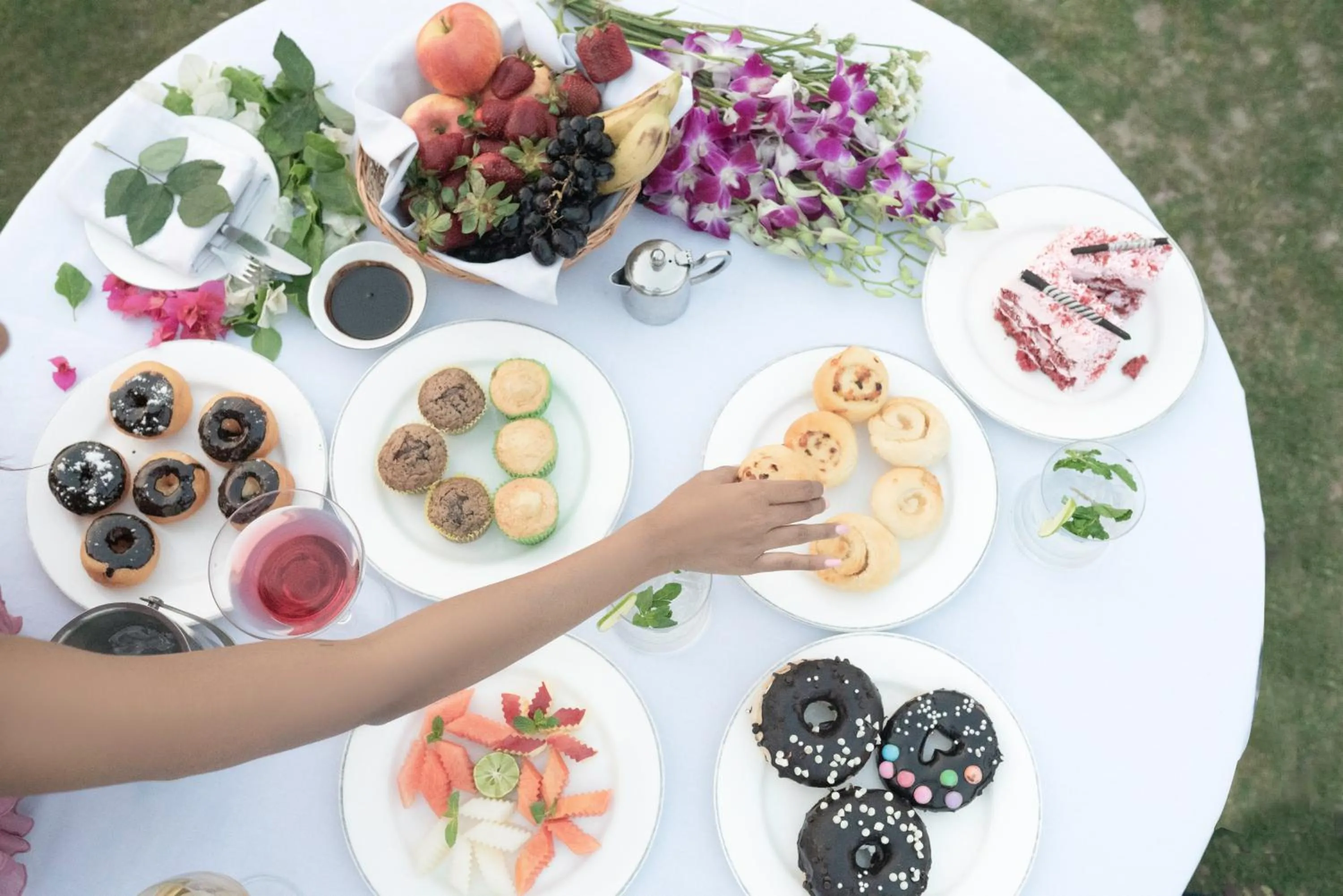 Food and drinks in Amatra By The Ganges