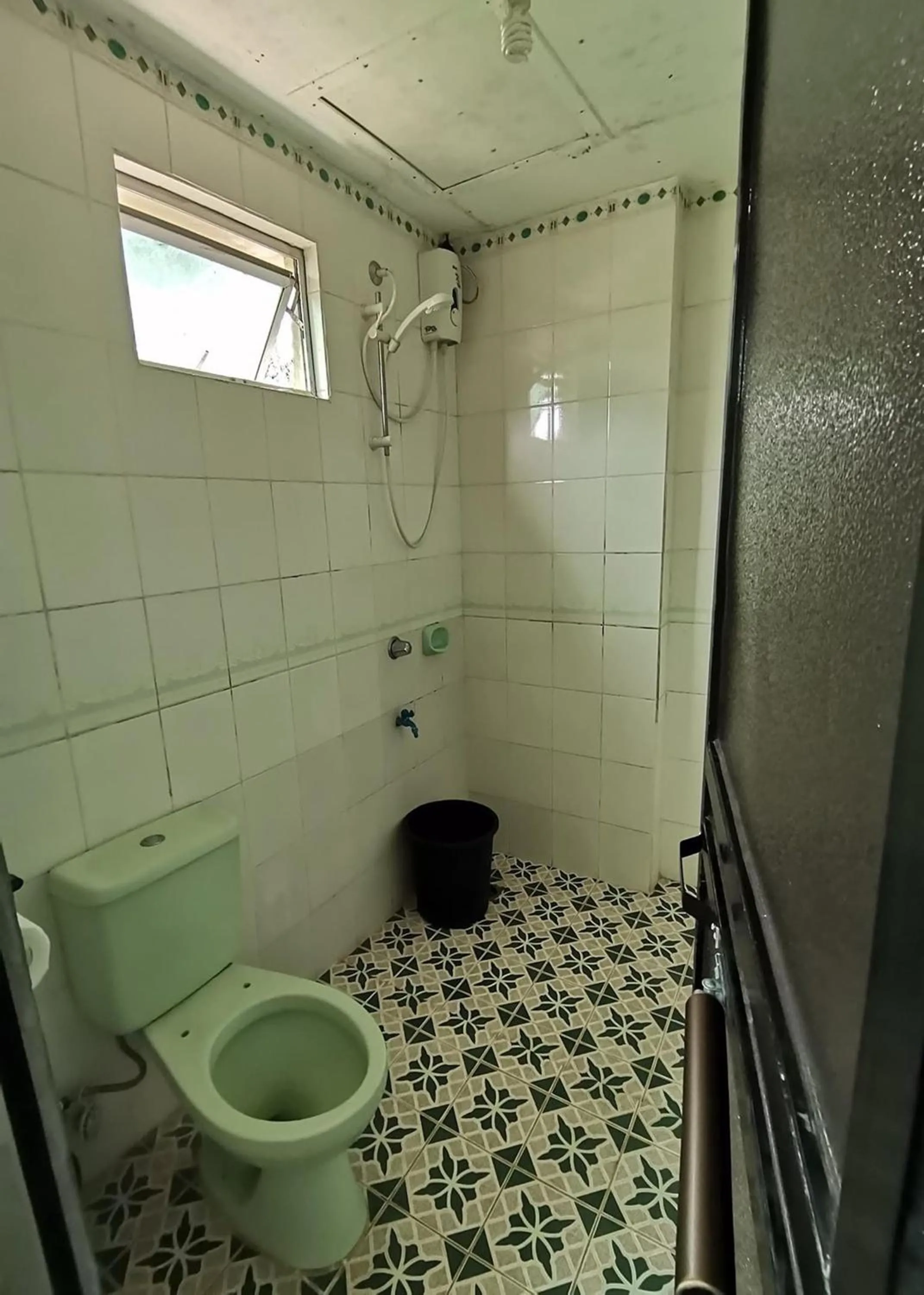 Bathroom in Rachel's Bed and Breakfast Near Tagaytay