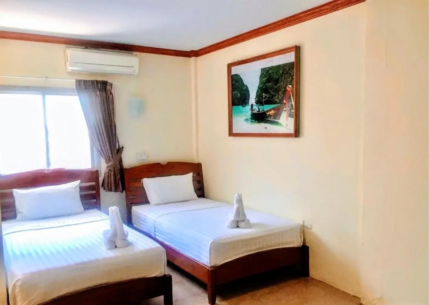 Bedroom, Bed in Golden Bee PhiPhi