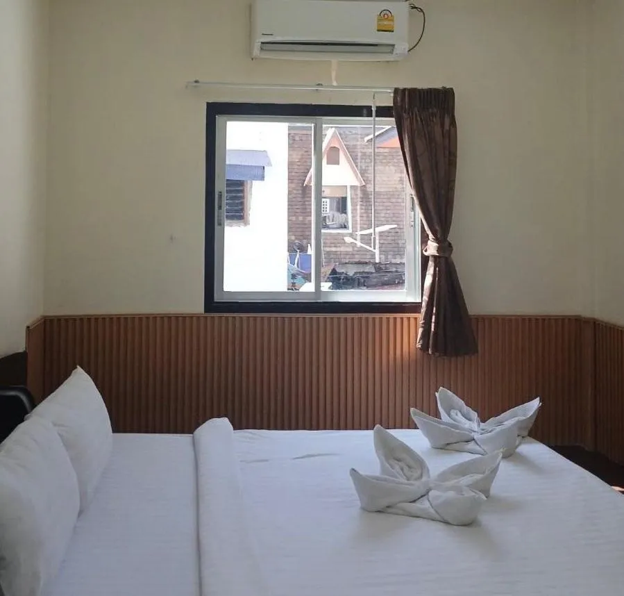 Bed in Golden Bee PhiPhi