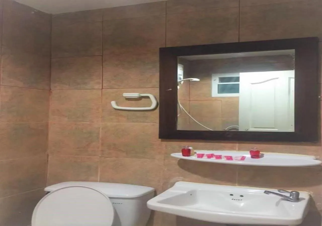 Bathroom in Golden Bee PhiPhi