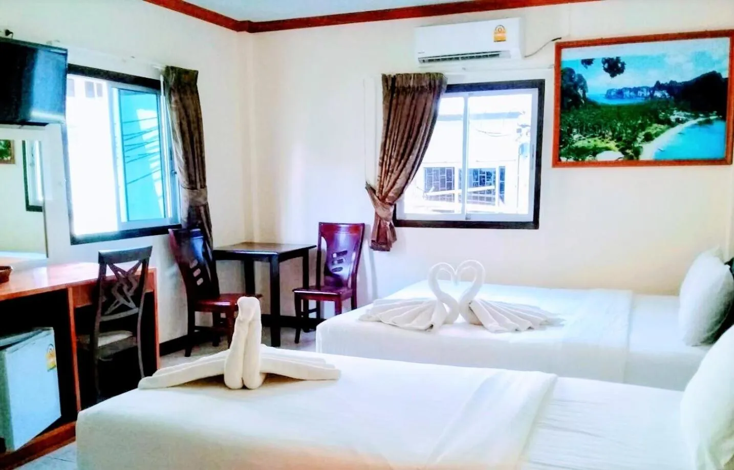 Photo of the whole room, Bed in Golden Bee PhiPhi
