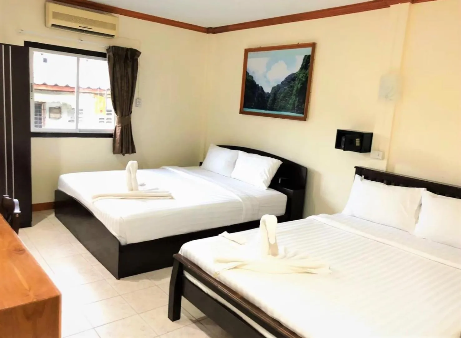 Bedroom, Bed in Golden Bee PhiPhi