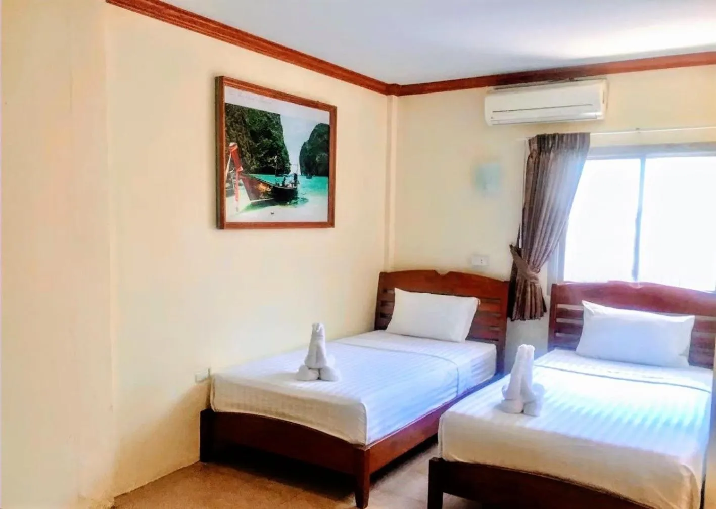 Bed in Golden Bee PhiPhi